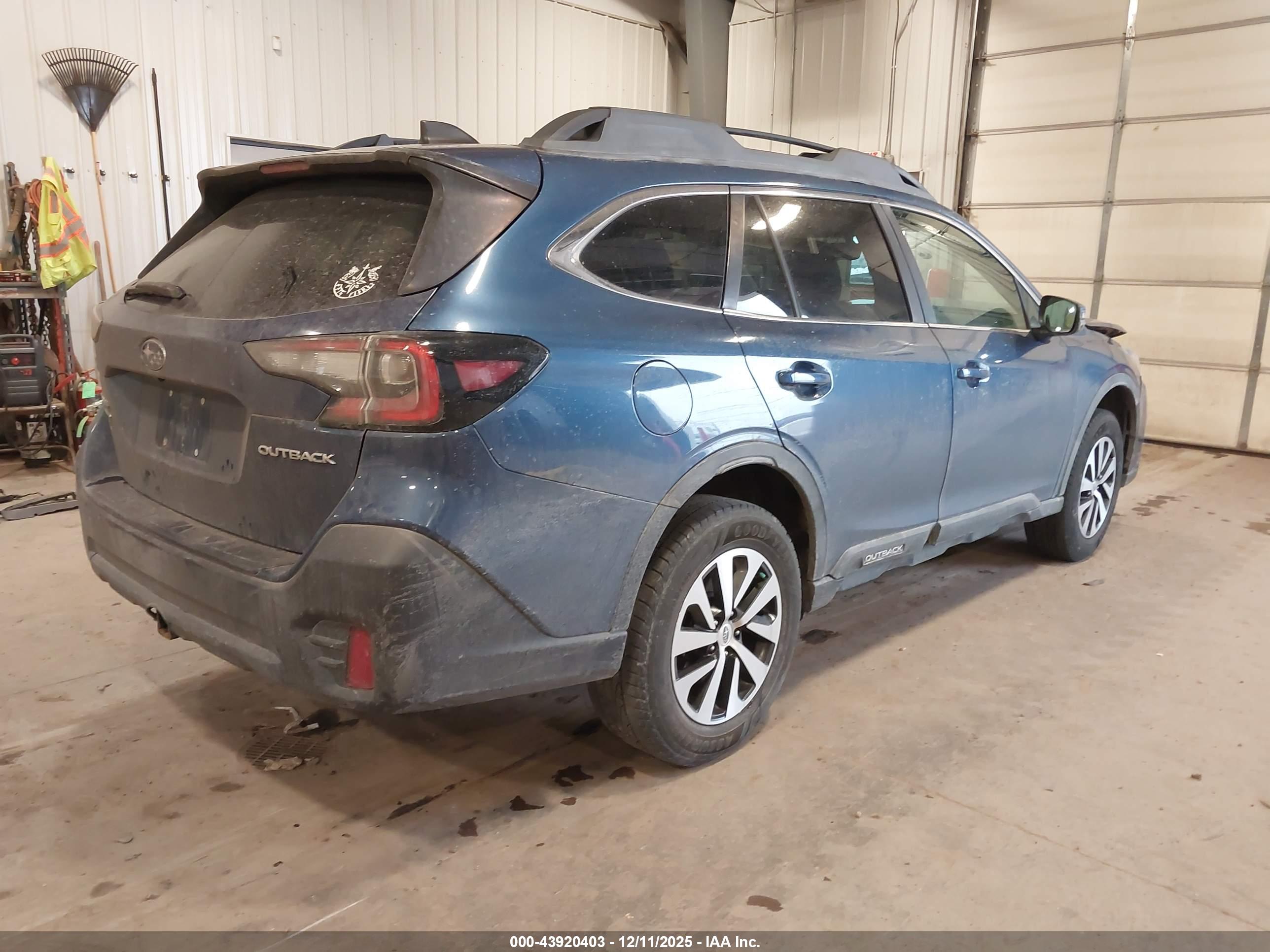 SUBARU OUTBACK image 4