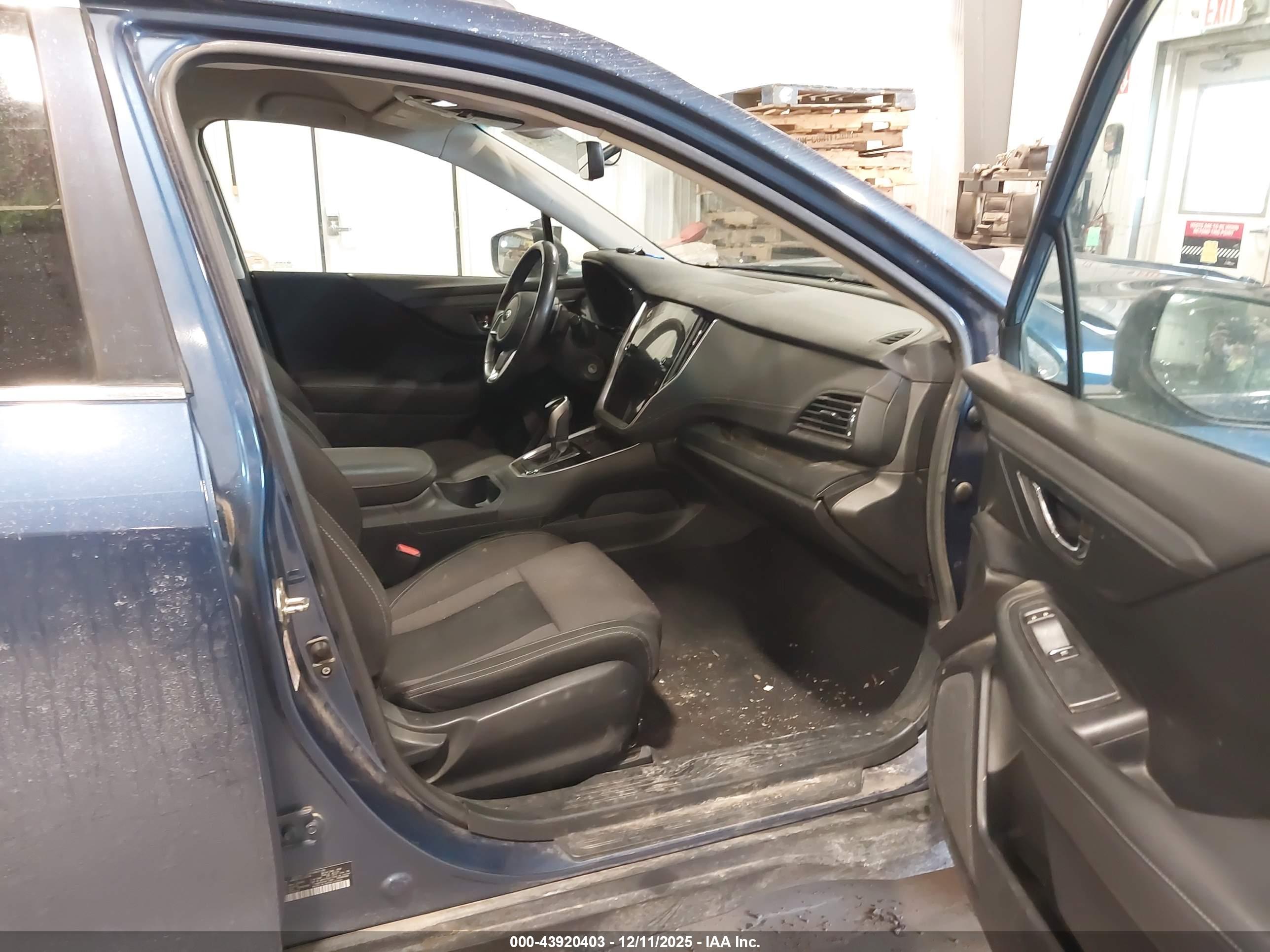 SUBARU OUTBACK image 5