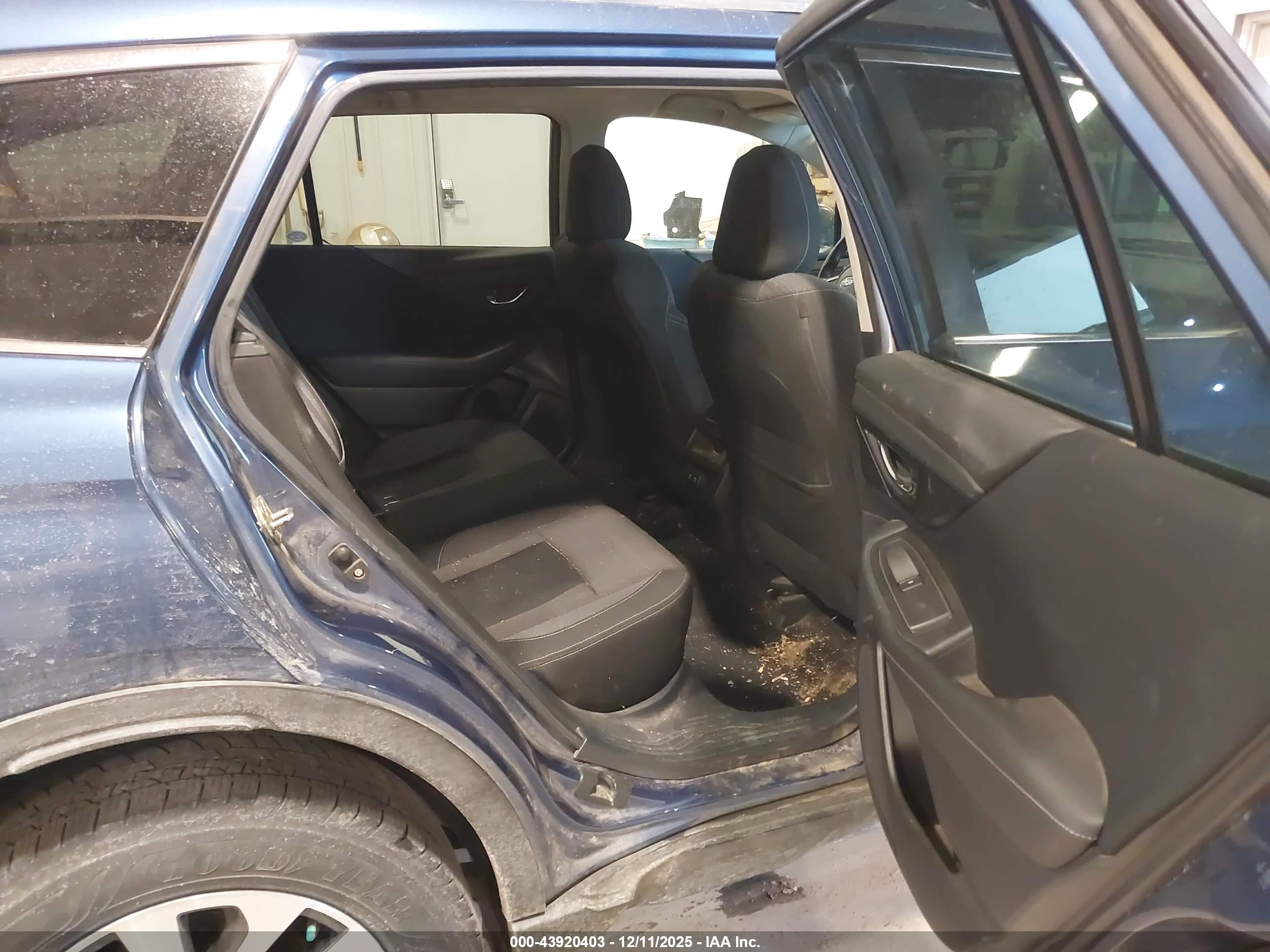 SUBARU OUTBACK image 8