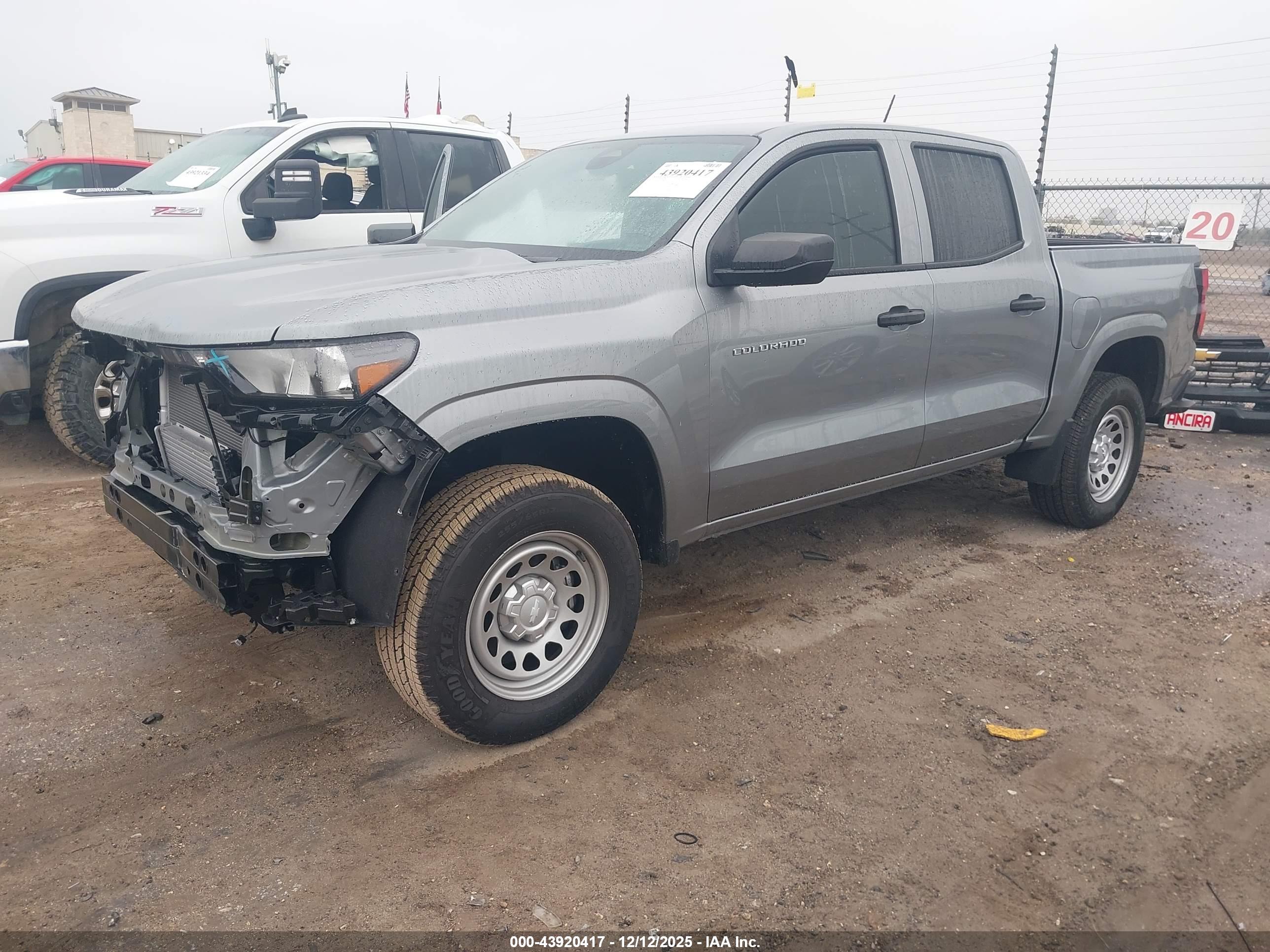CHEVROLET COLORADO image 2