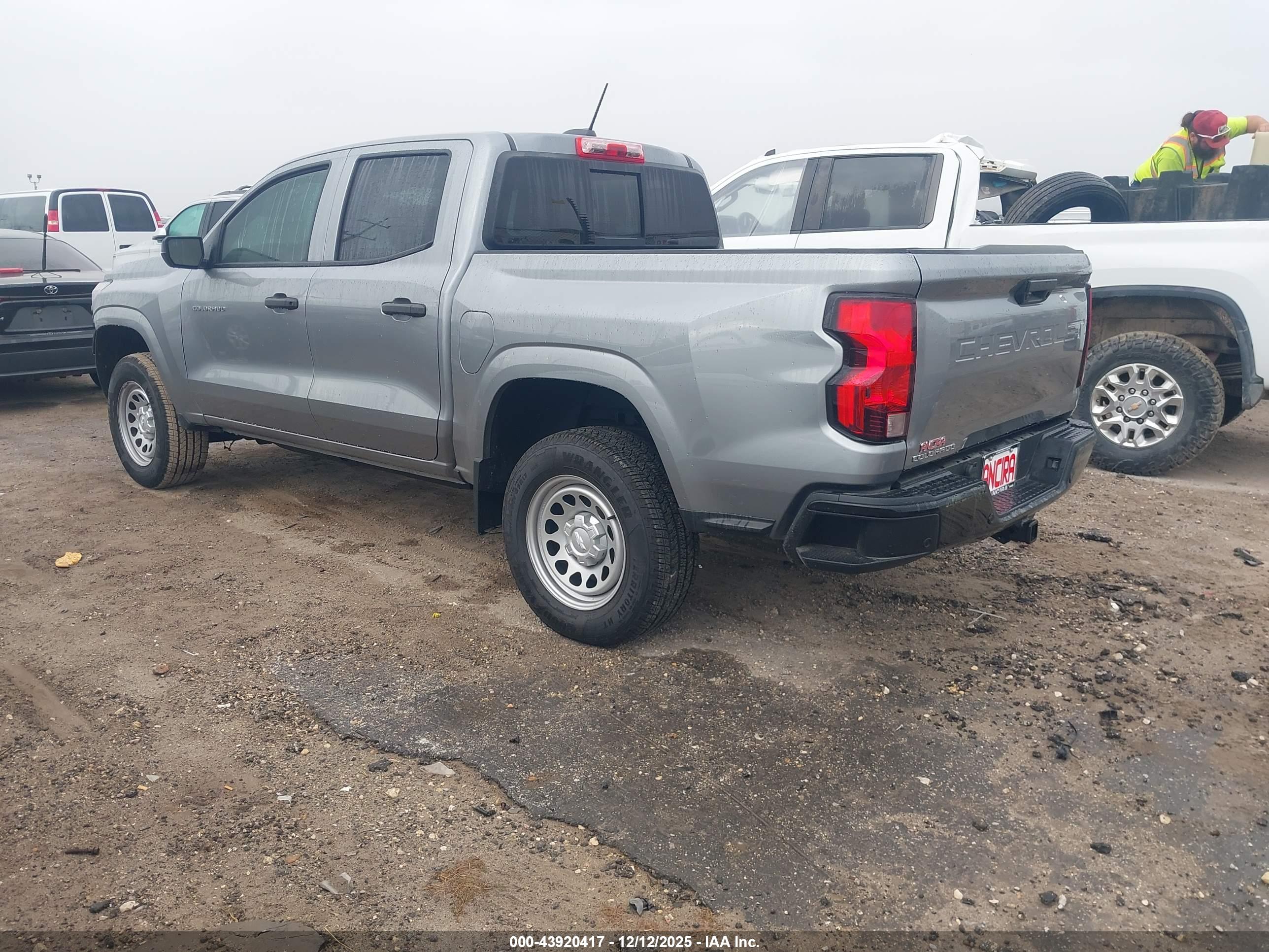 CHEVROLET COLORADO image 3