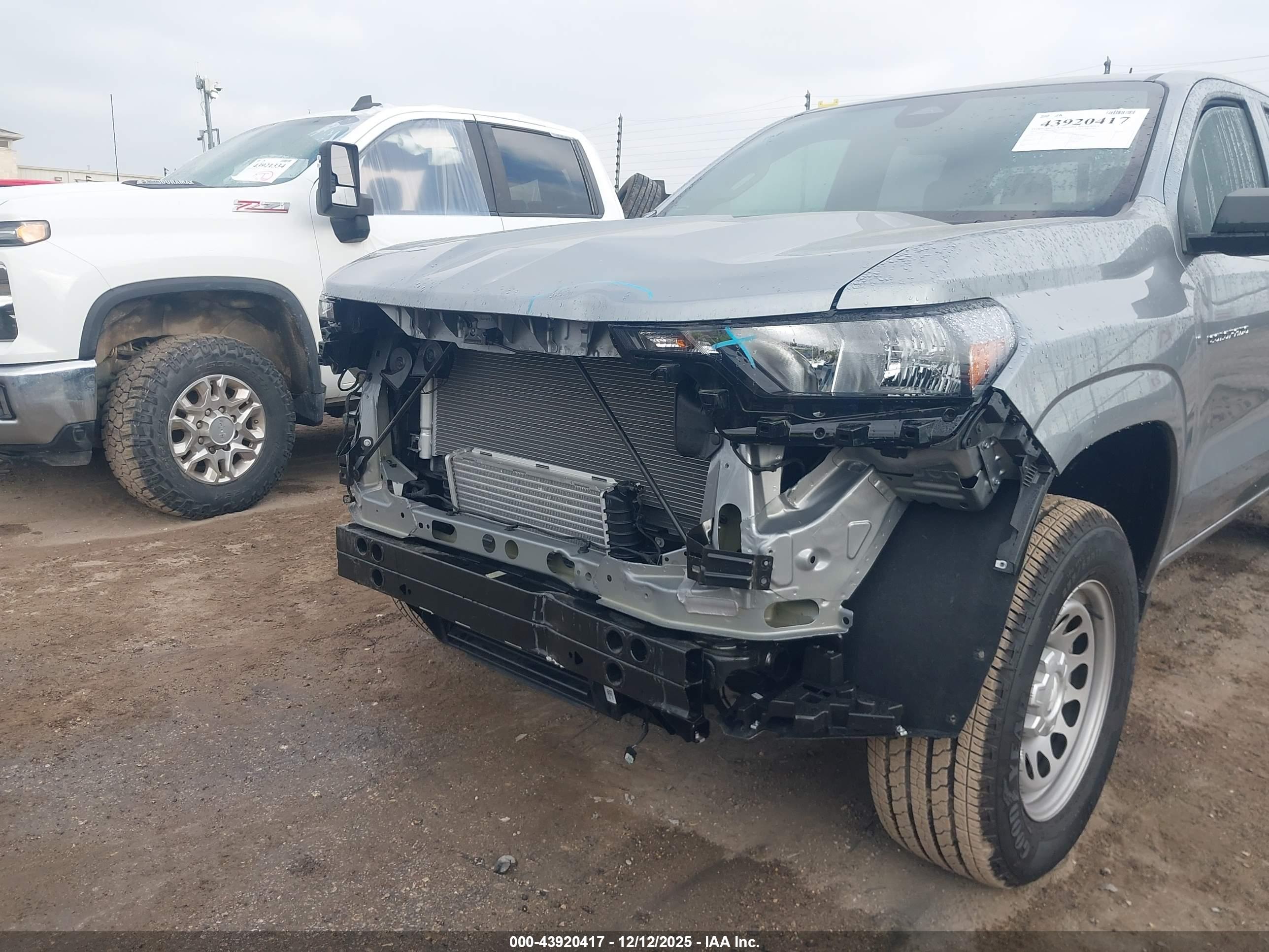 CHEVROLET COLORADO image 6