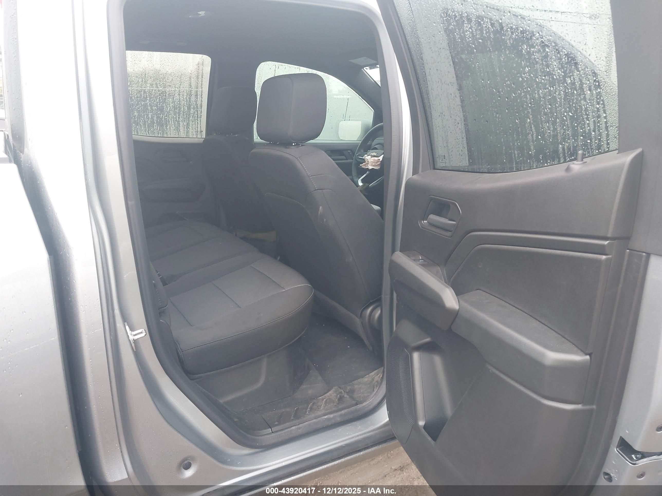 CHEVROLET COLORADO image 8