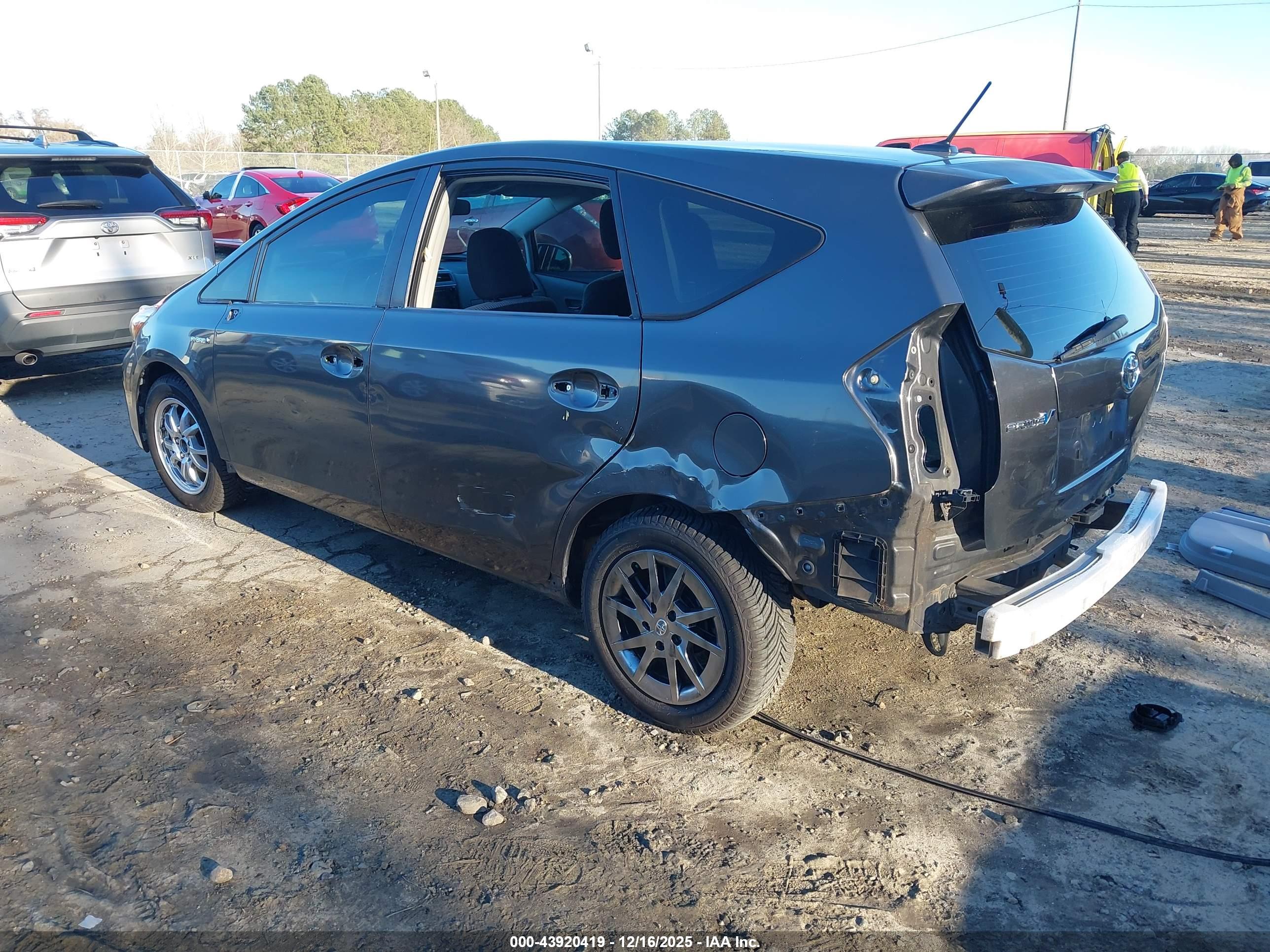 TOYOTA PRIUS image 3