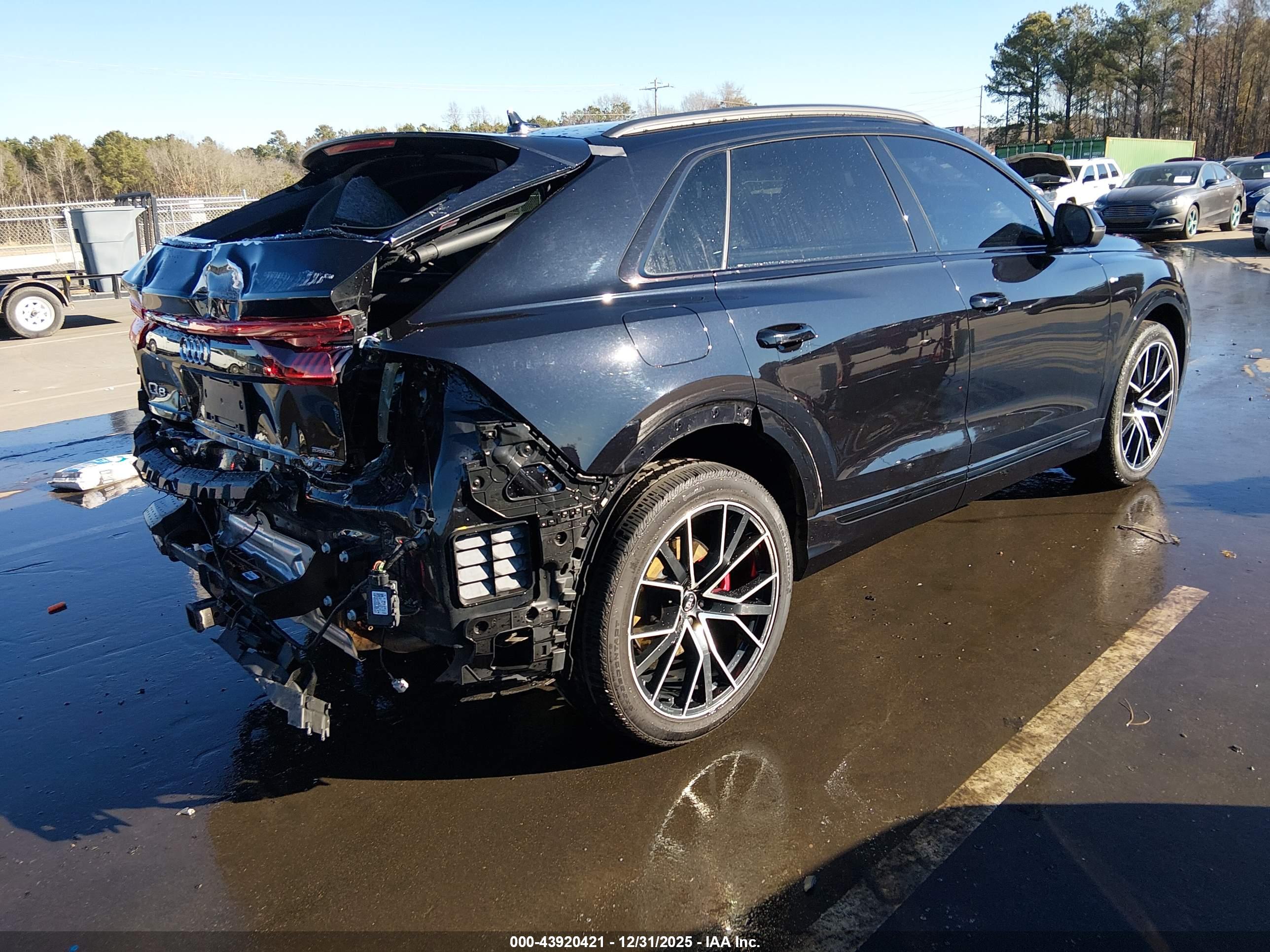 AUDI Q8 image 4