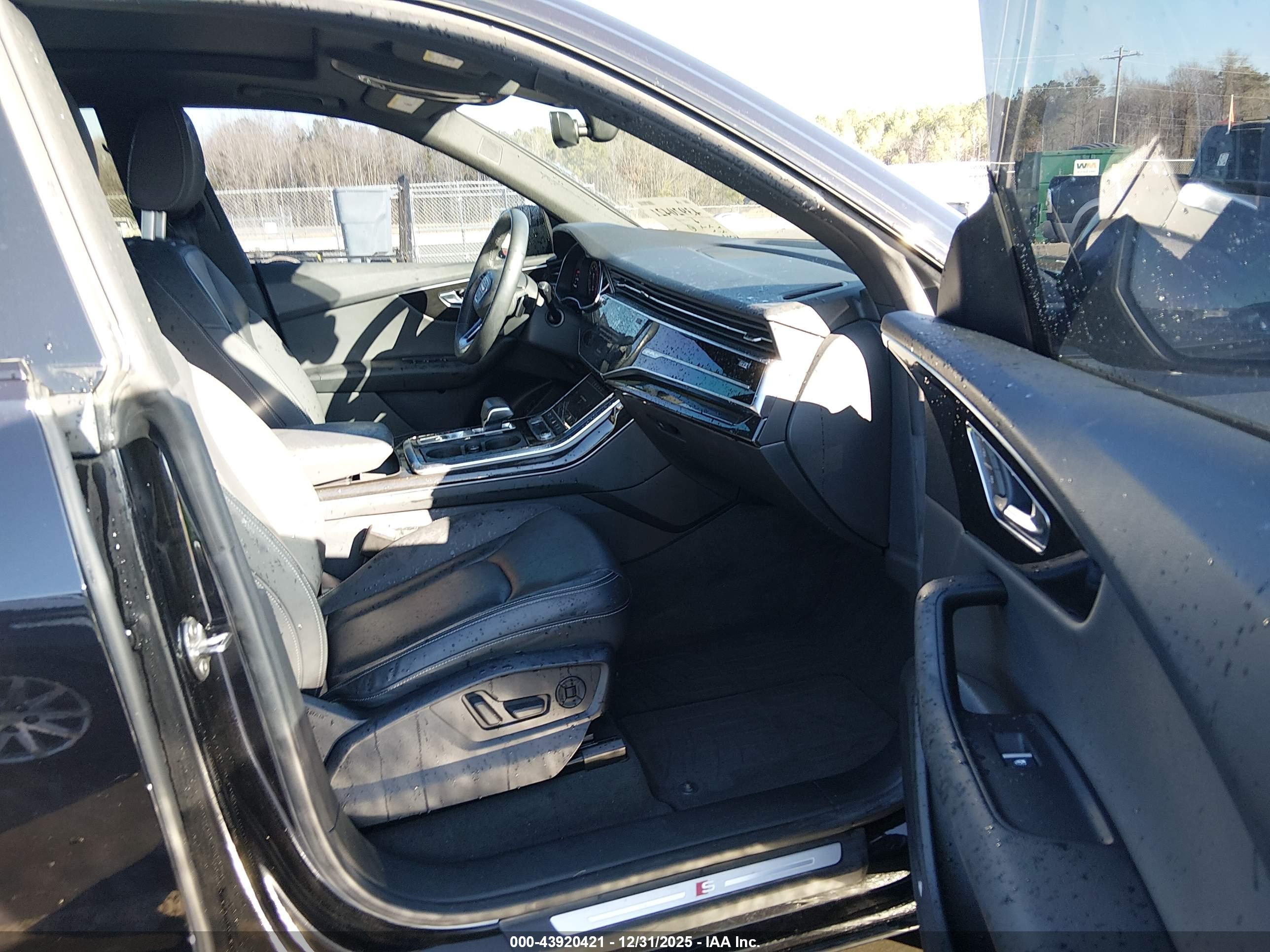 AUDI Q8 image 5