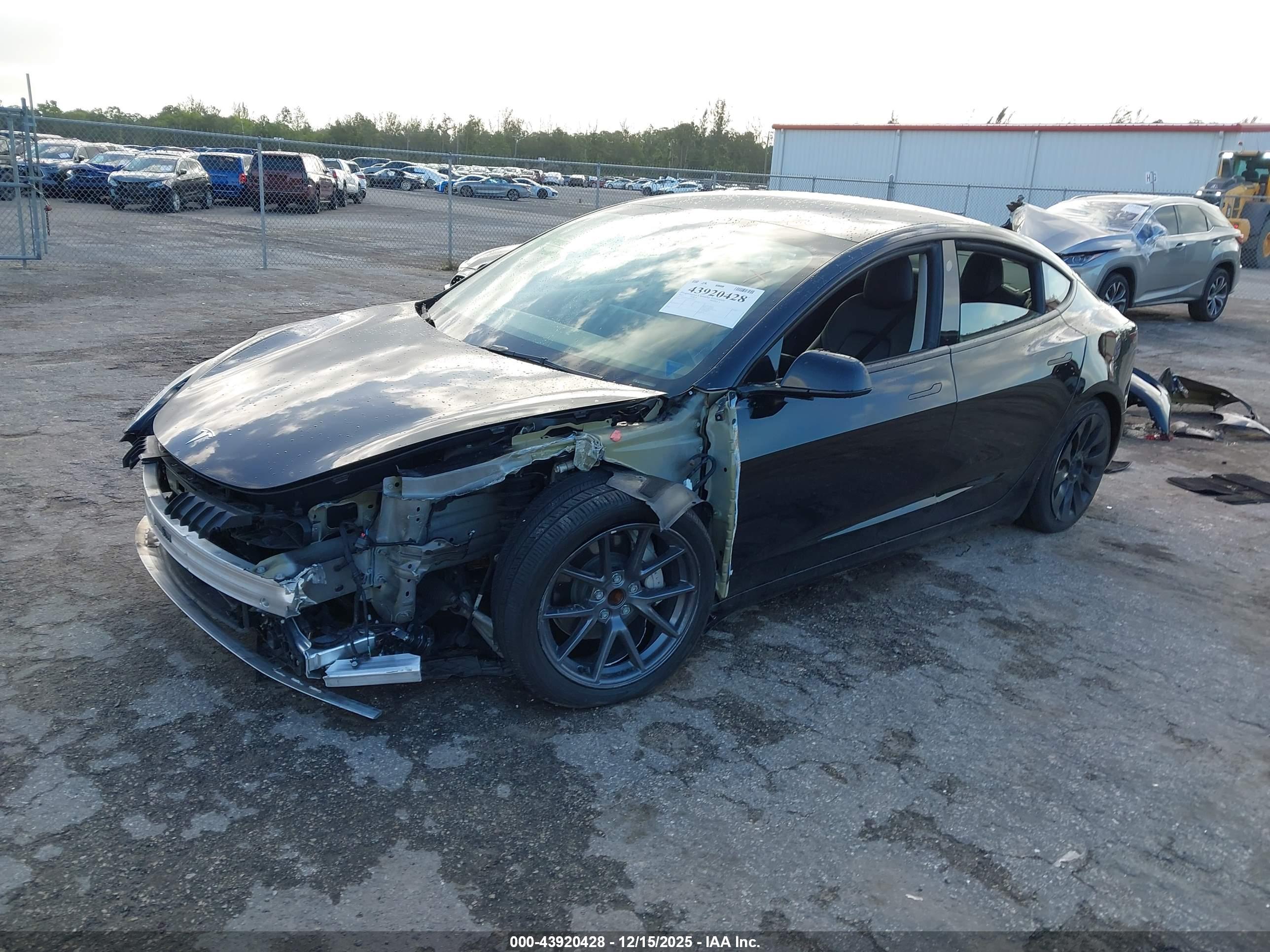 TESLA MODEL image 2