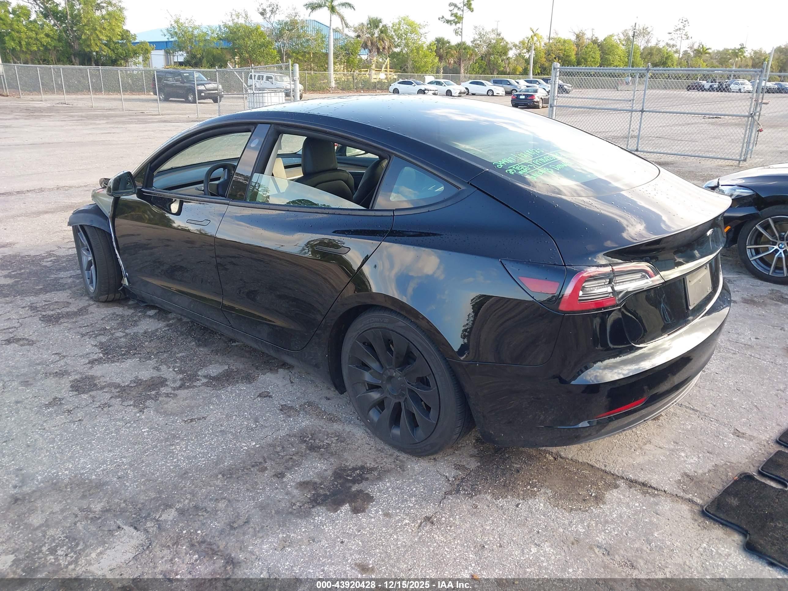 TESLA MODEL image 3