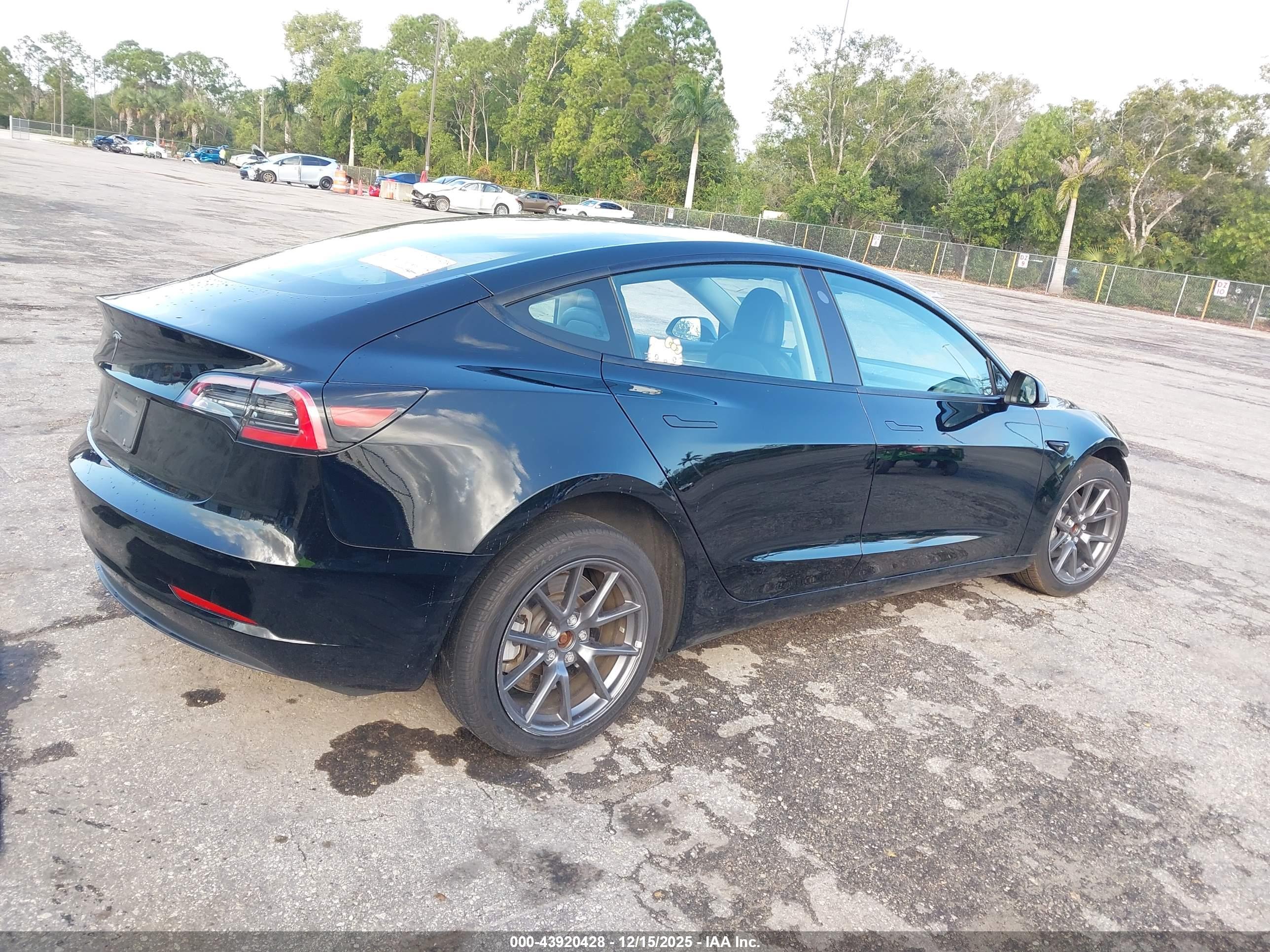 TESLA MODEL image 4