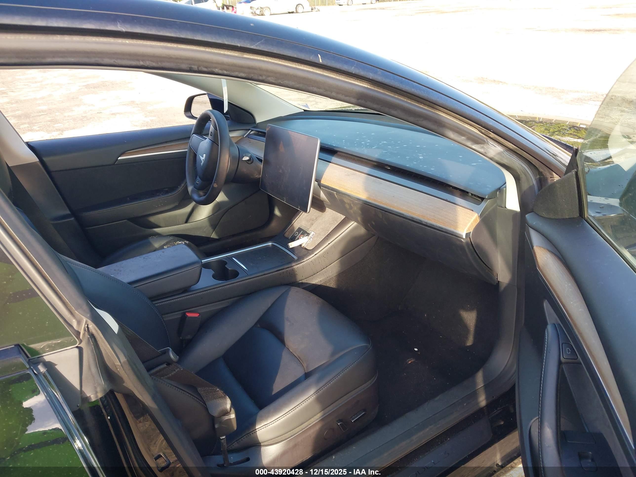 TESLA MODEL image 5