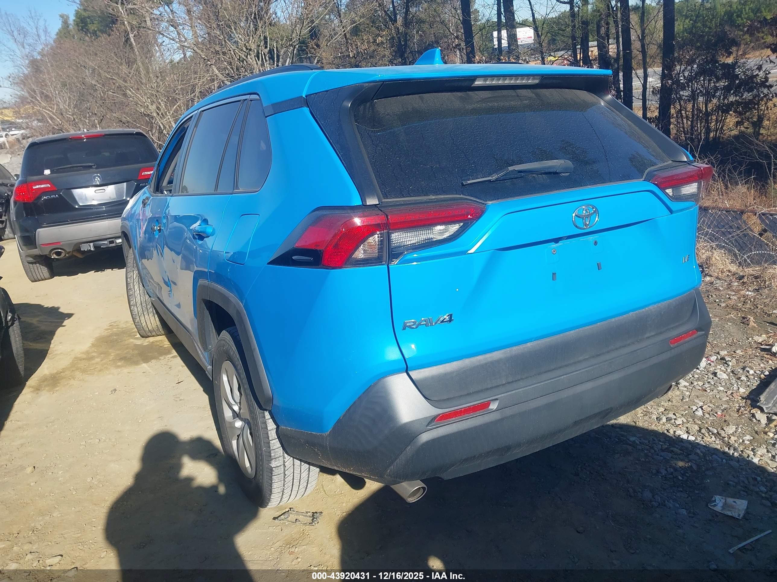 TOYOTA RAV4 image 3