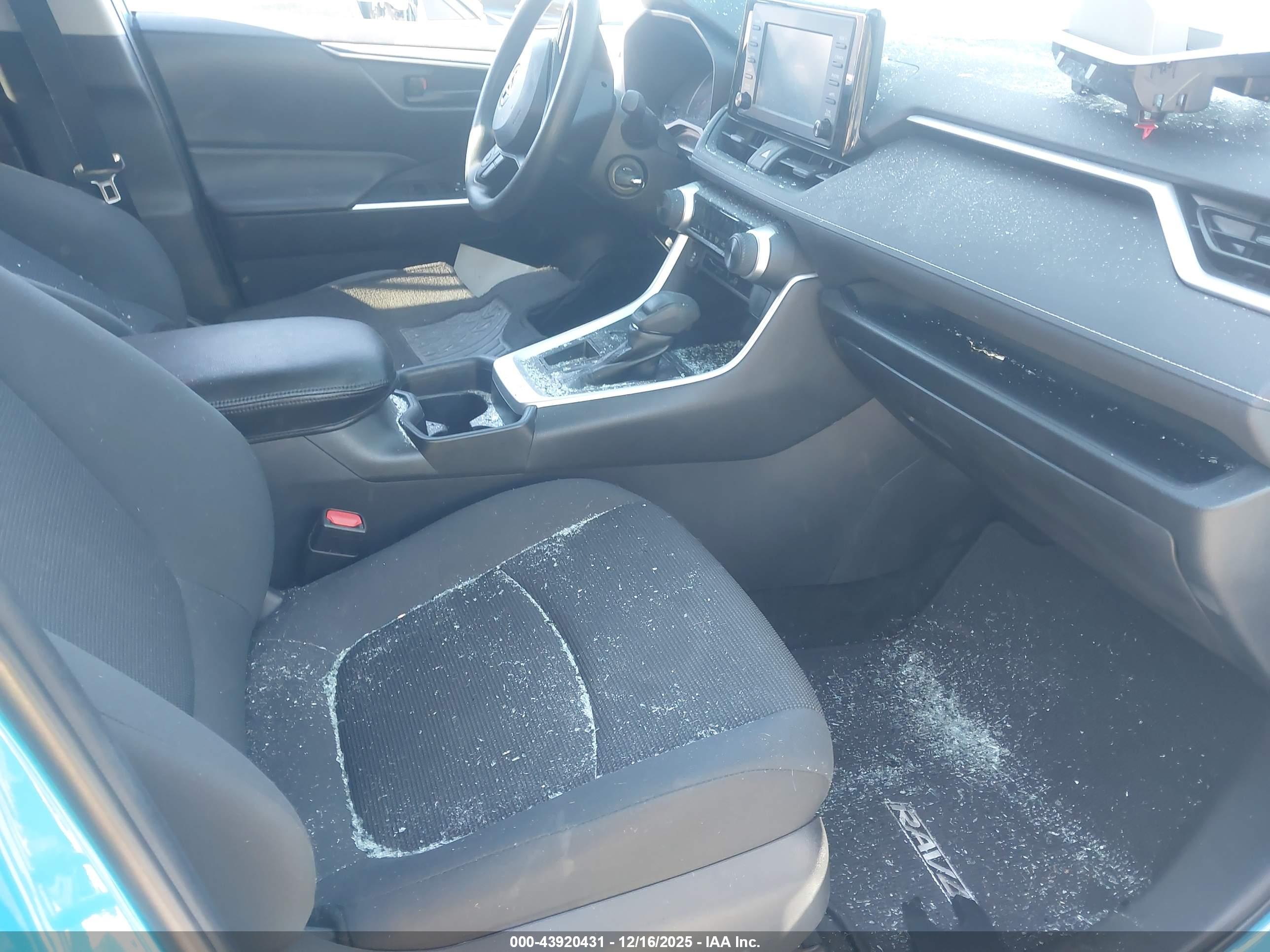 TOYOTA RAV4 image 5