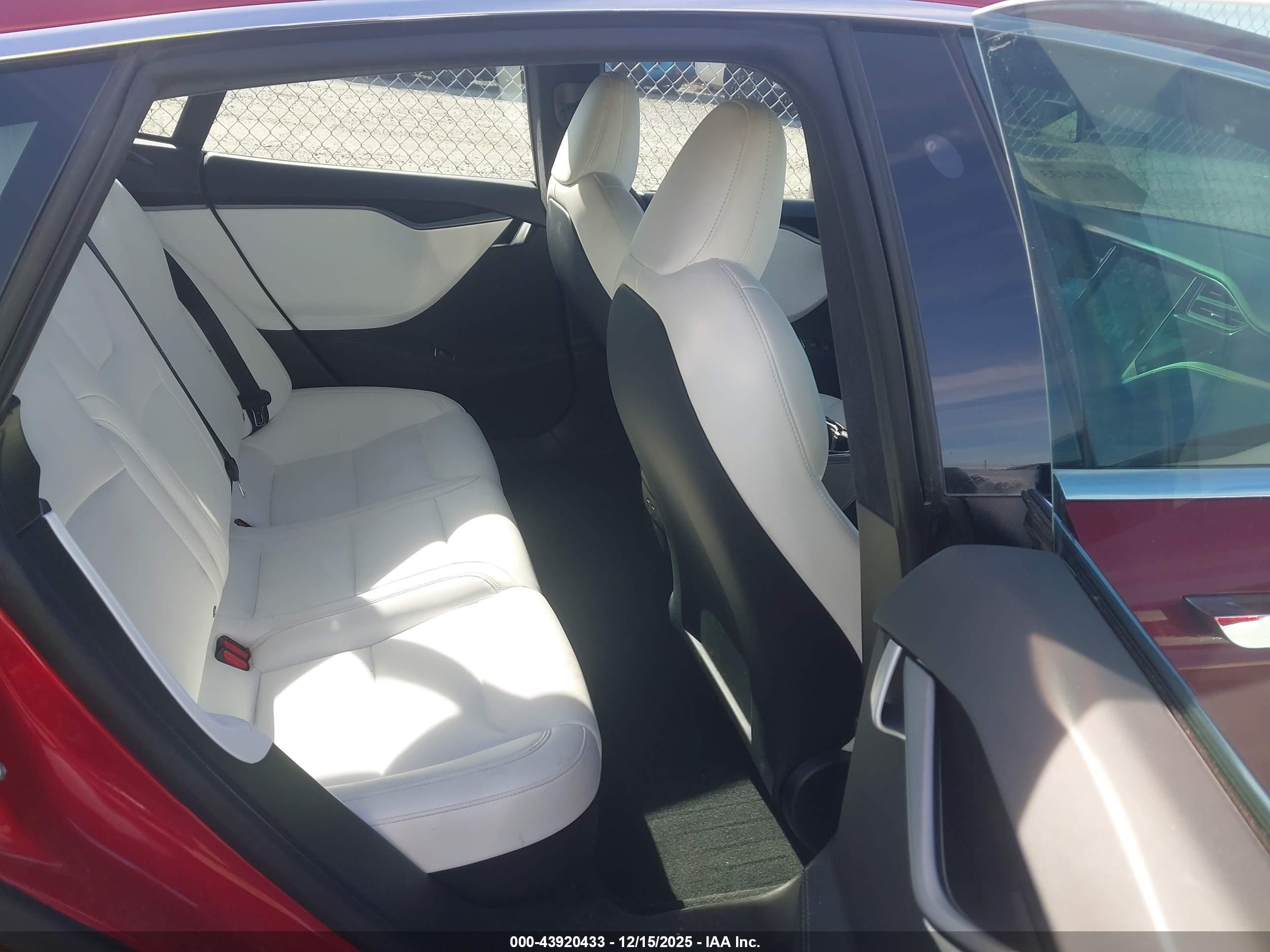 TESLA MODEL image 8