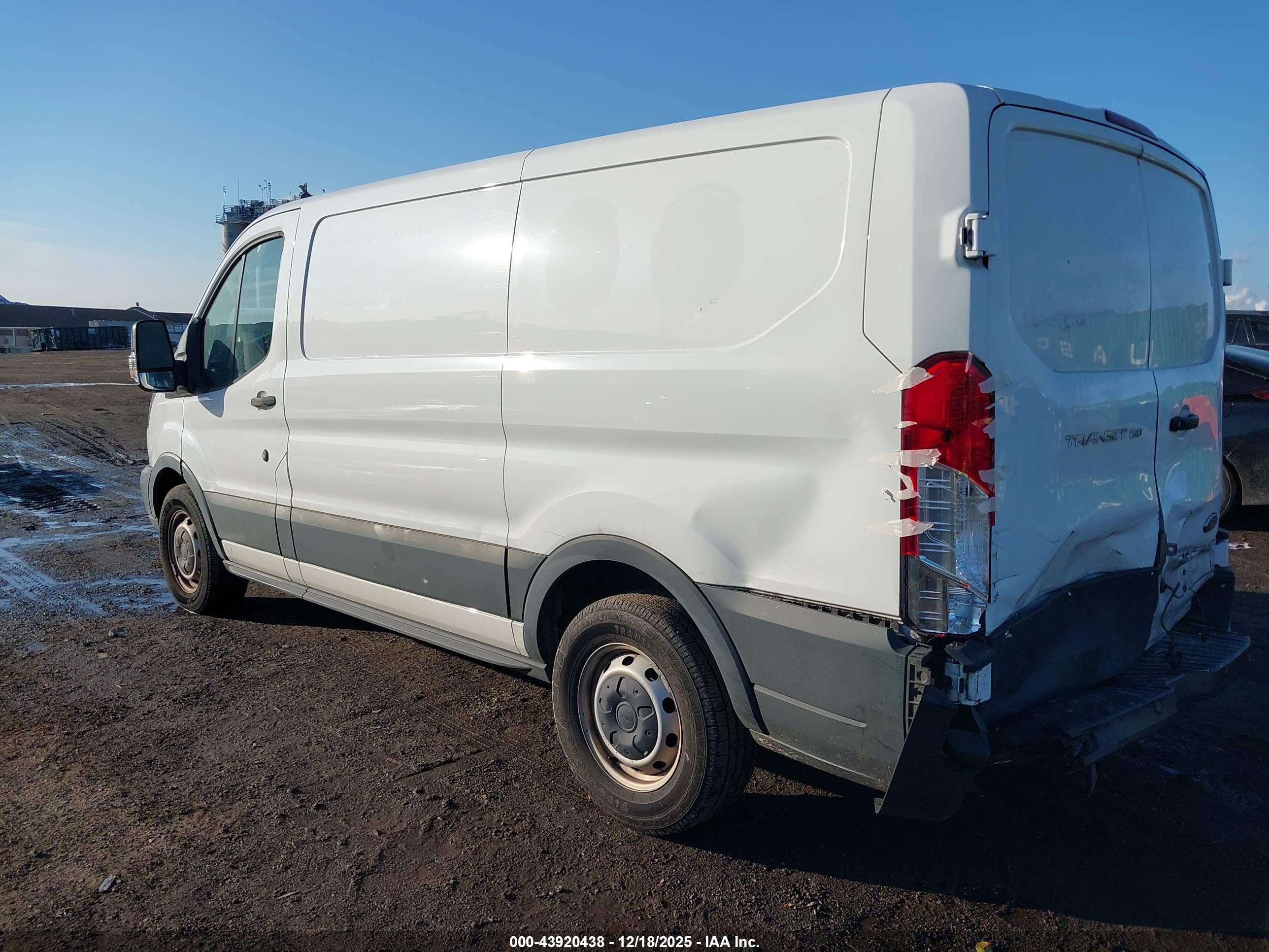 FORD TRANSIT-150 image 3