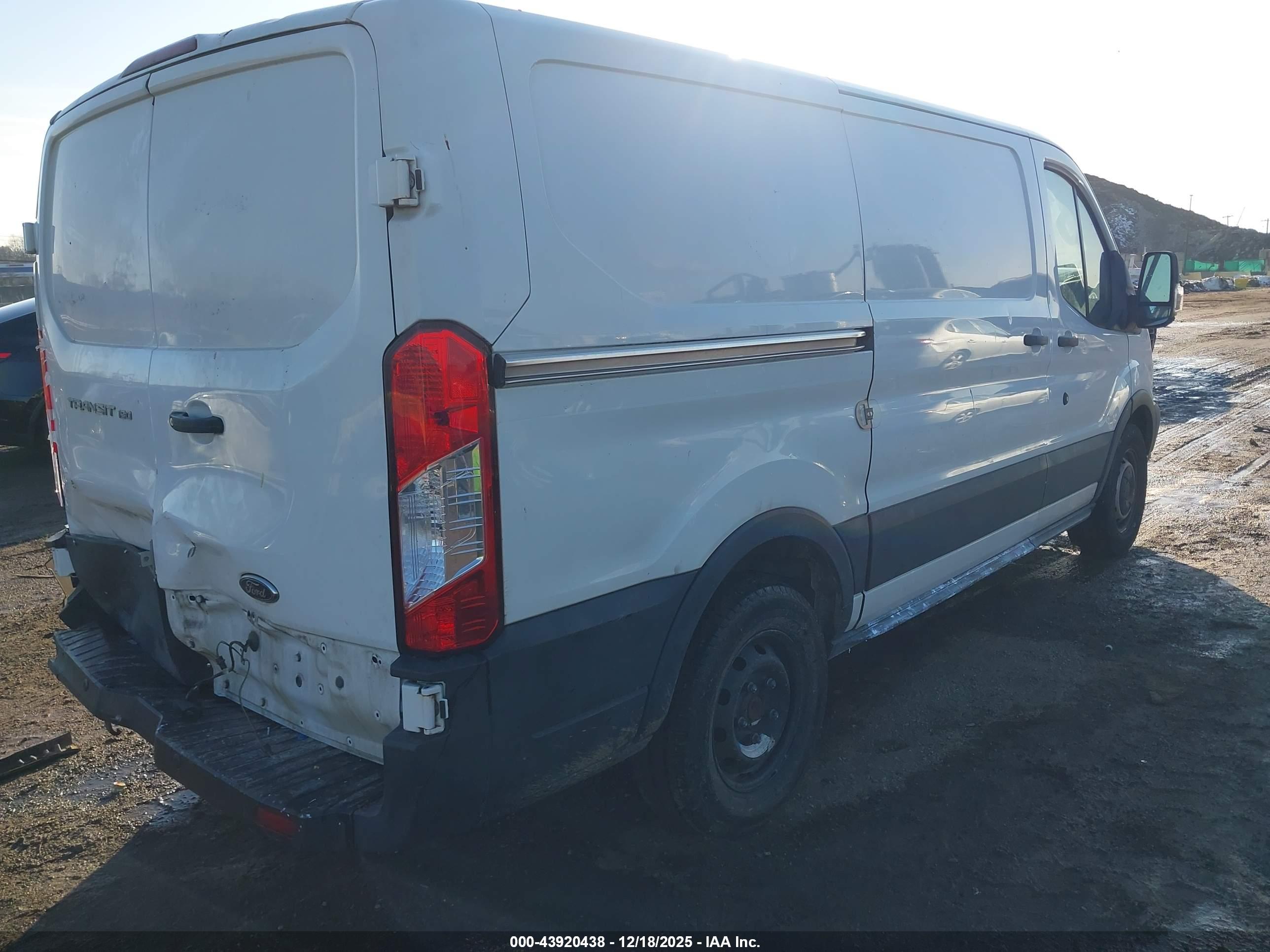 FORD TRANSIT-150 image 4