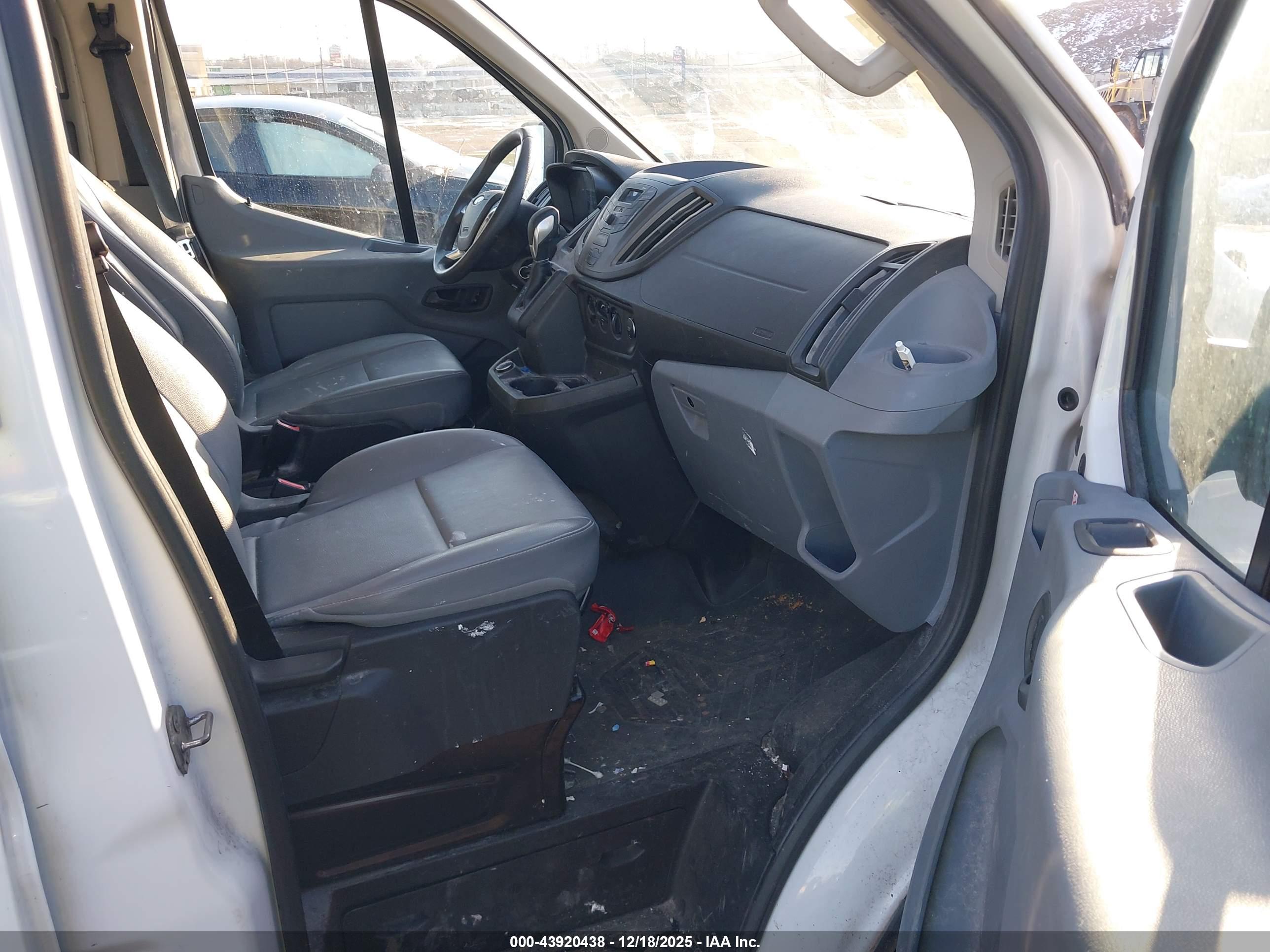 FORD TRANSIT-150 image 5