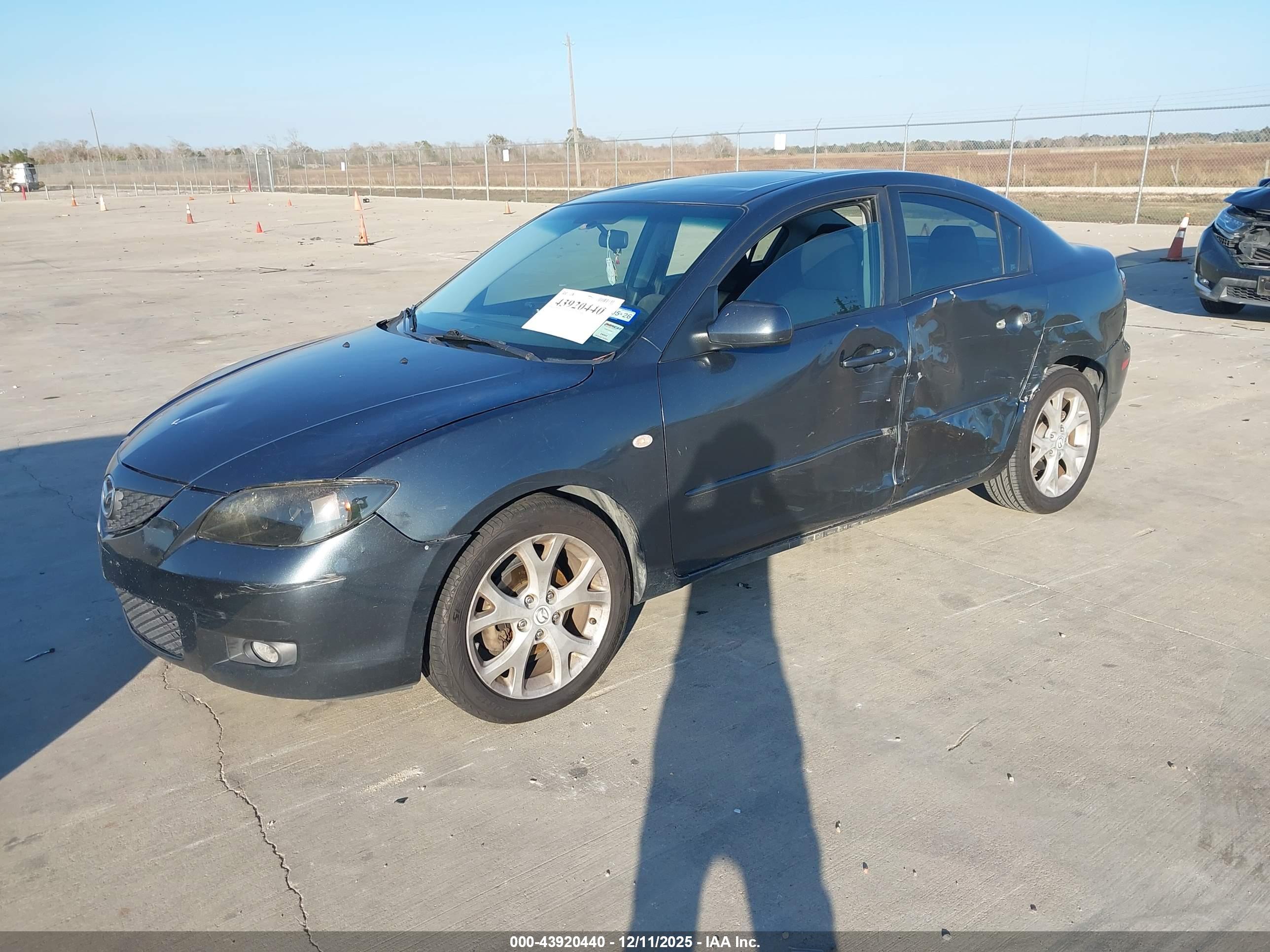 MAZDA MAZDA3 image 2