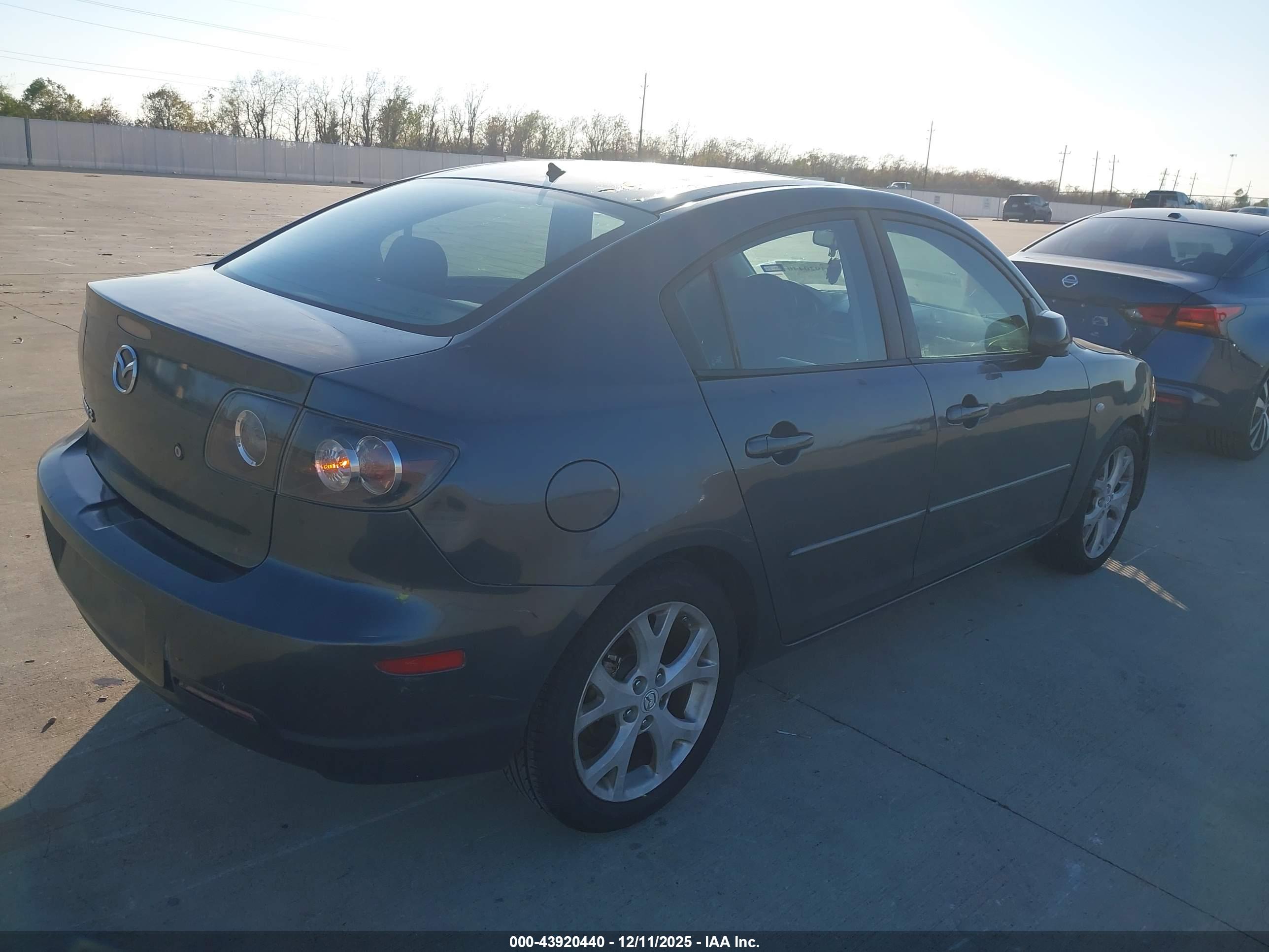 MAZDA MAZDA3 image 4