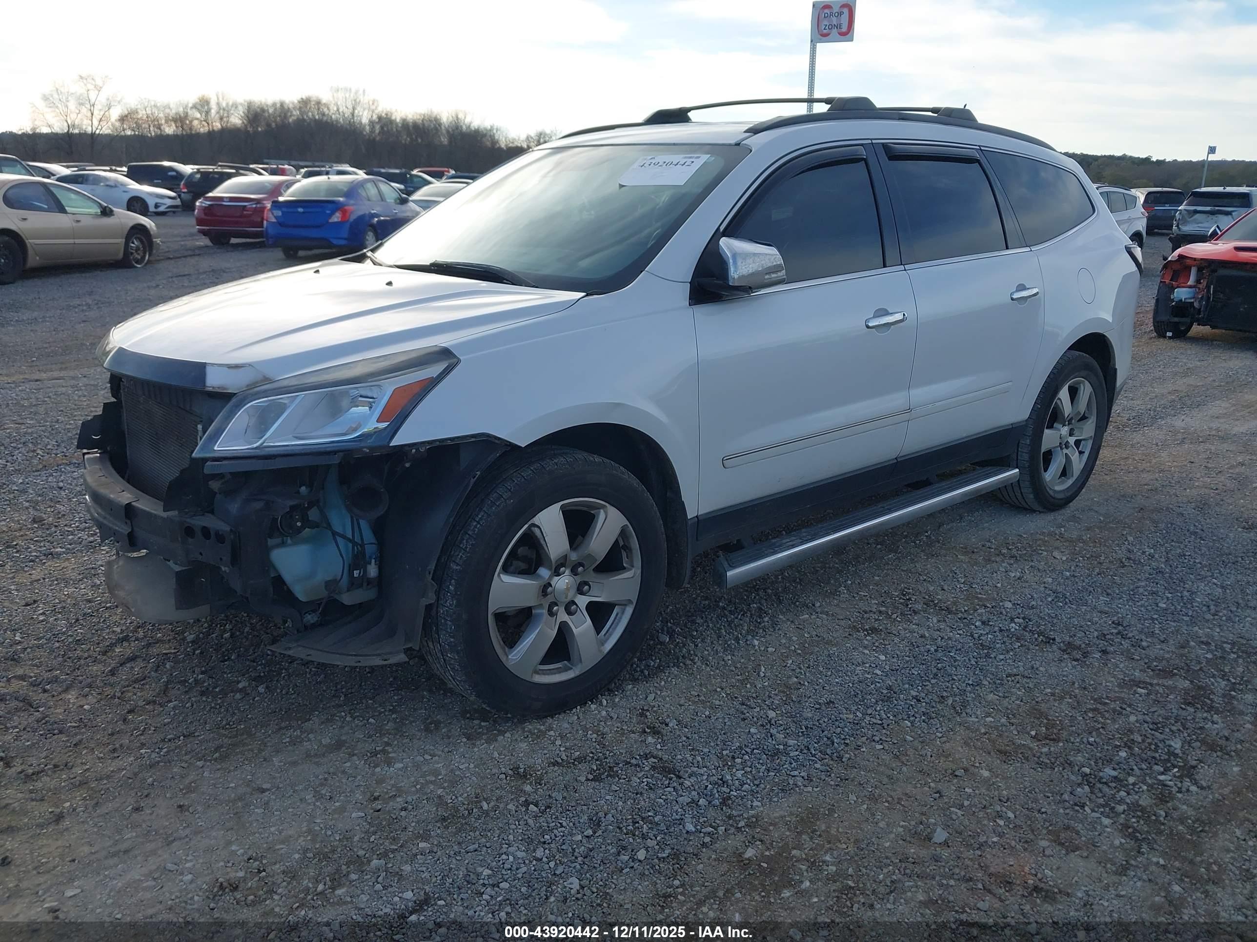 CHEVROLET TRAVERSE image 2