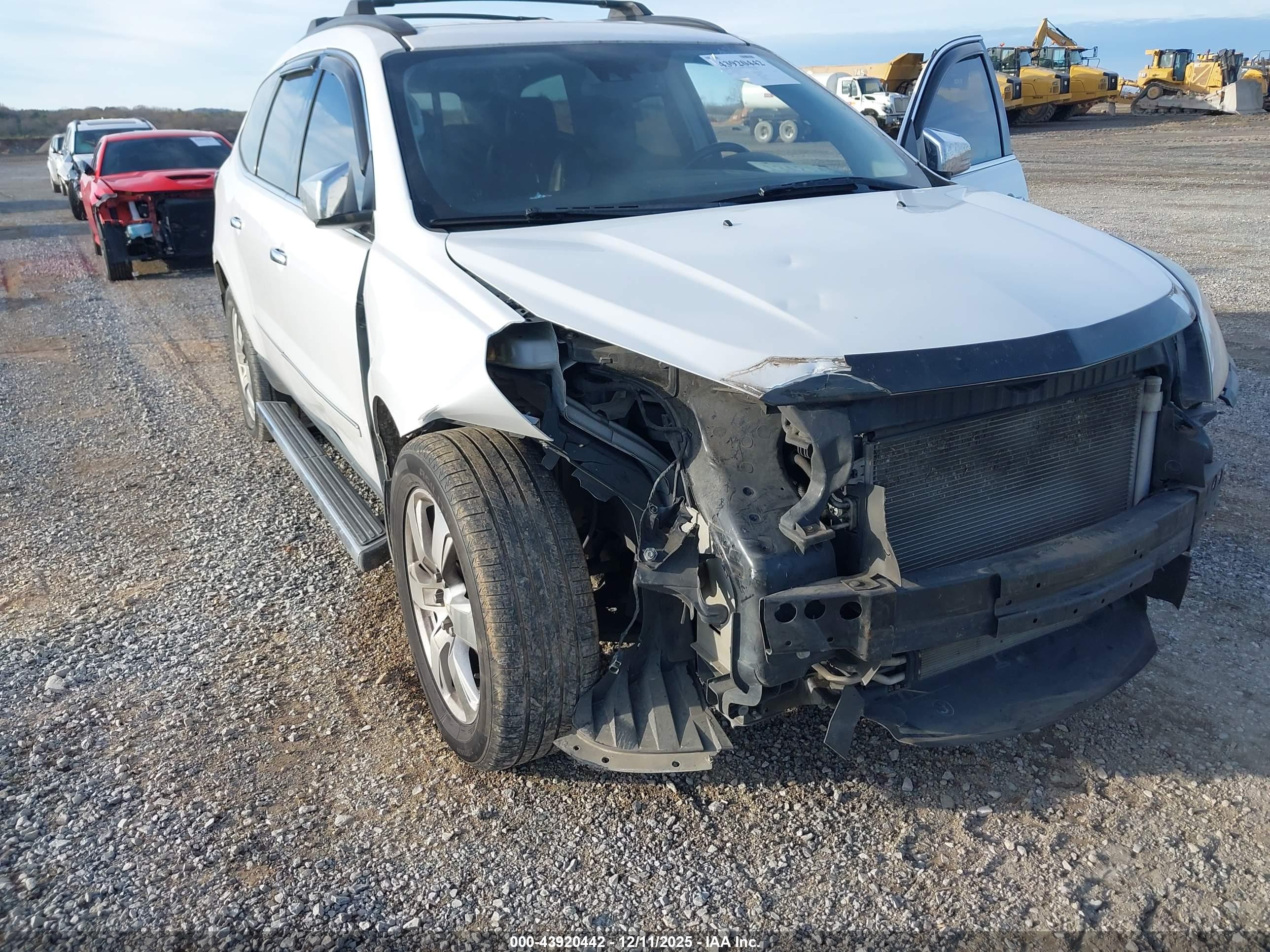 CHEVROLET TRAVERSE image 6