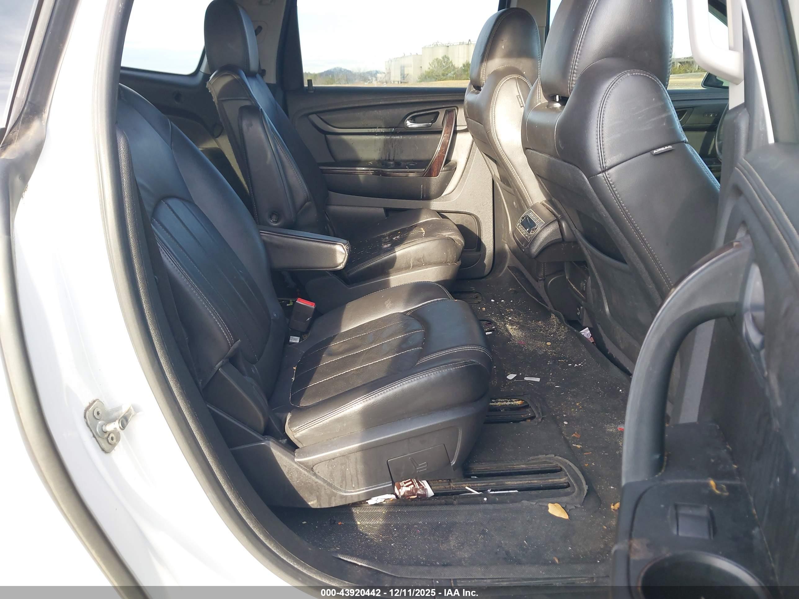 CHEVROLET TRAVERSE image 8