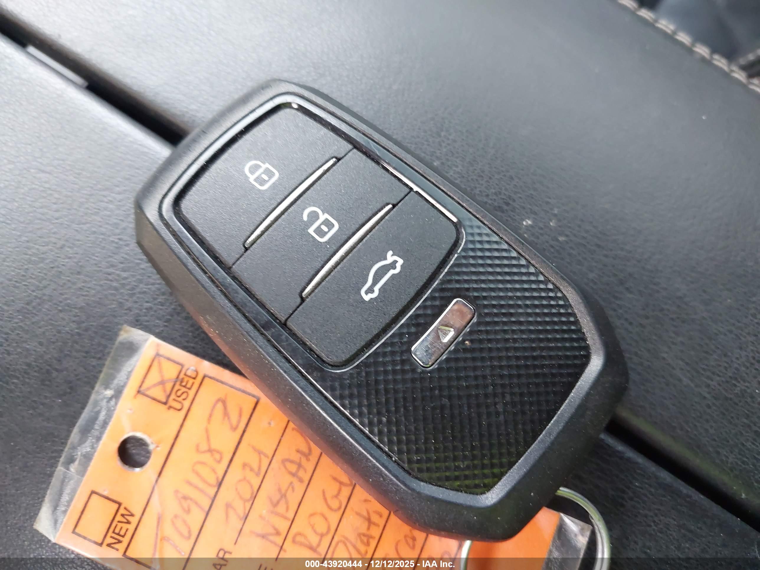 NISSAN ROGUE image 11