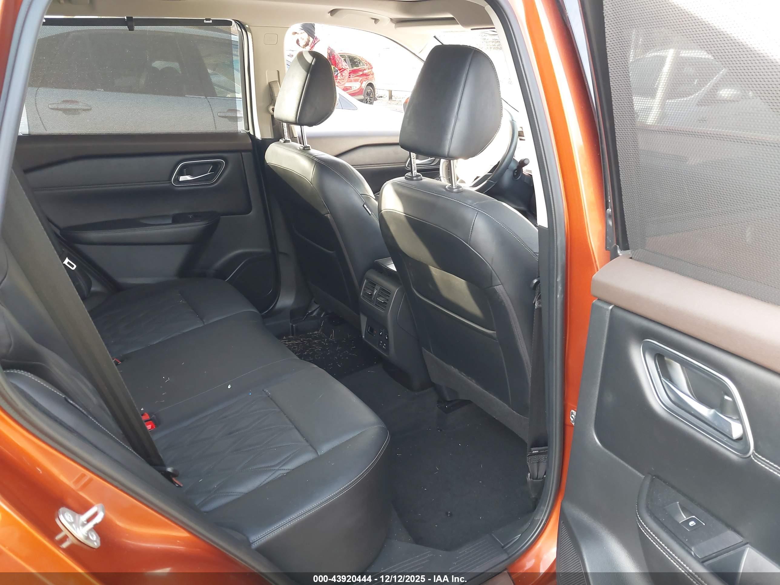 NISSAN ROGUE image 8