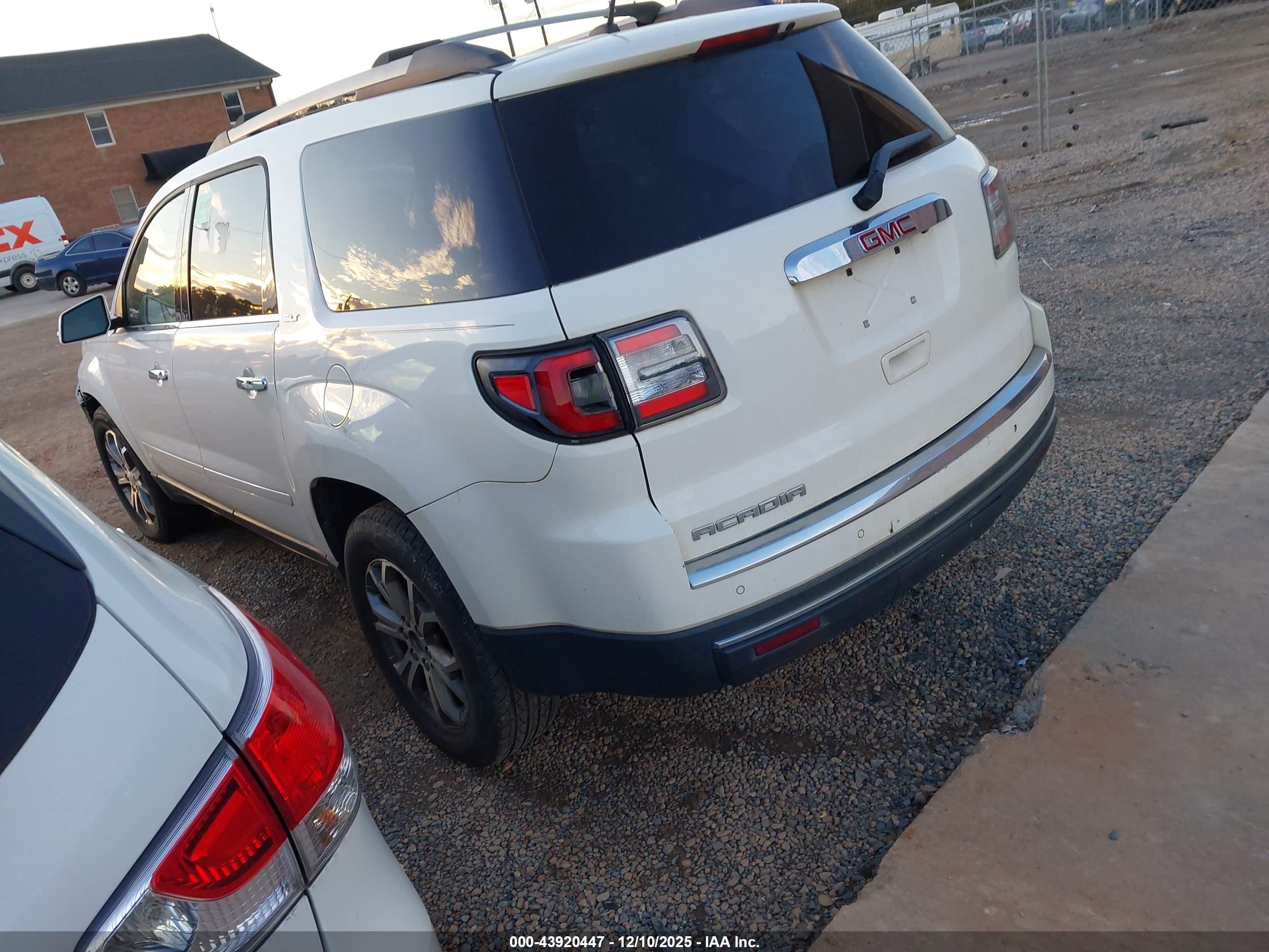 GMC ACADIA image 3