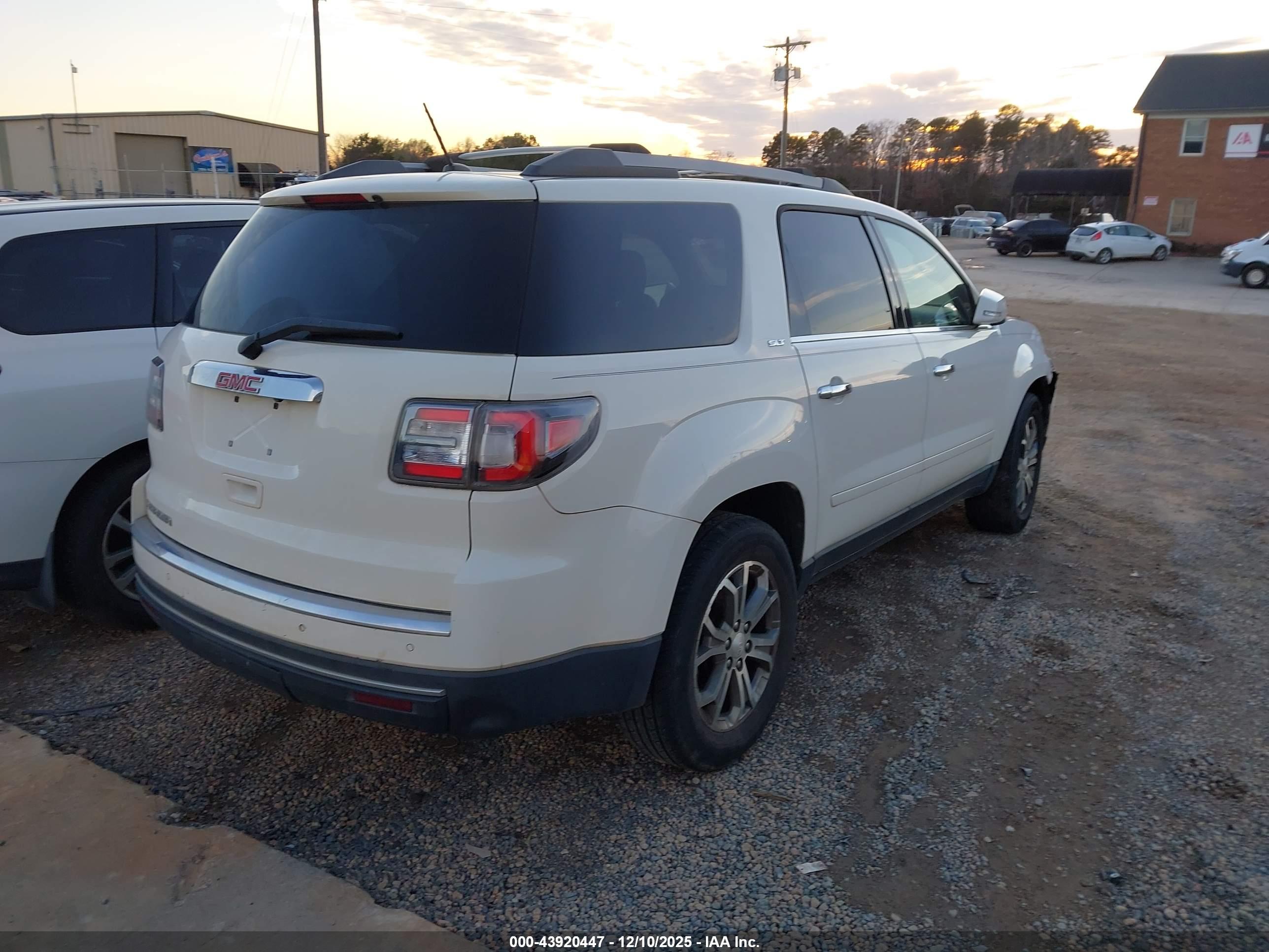 GMC ACADIA image 4