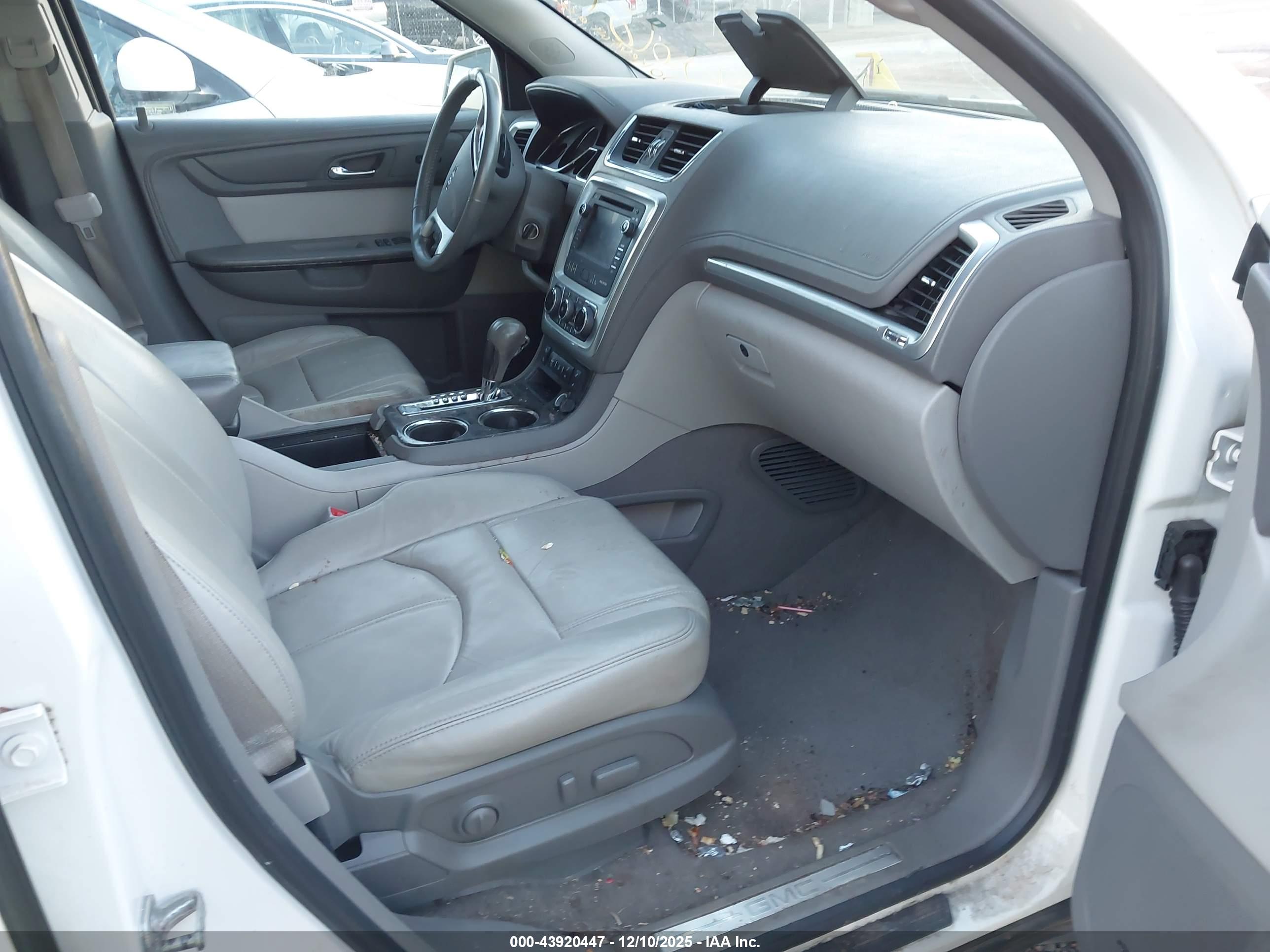 GMC ACADIA image 5