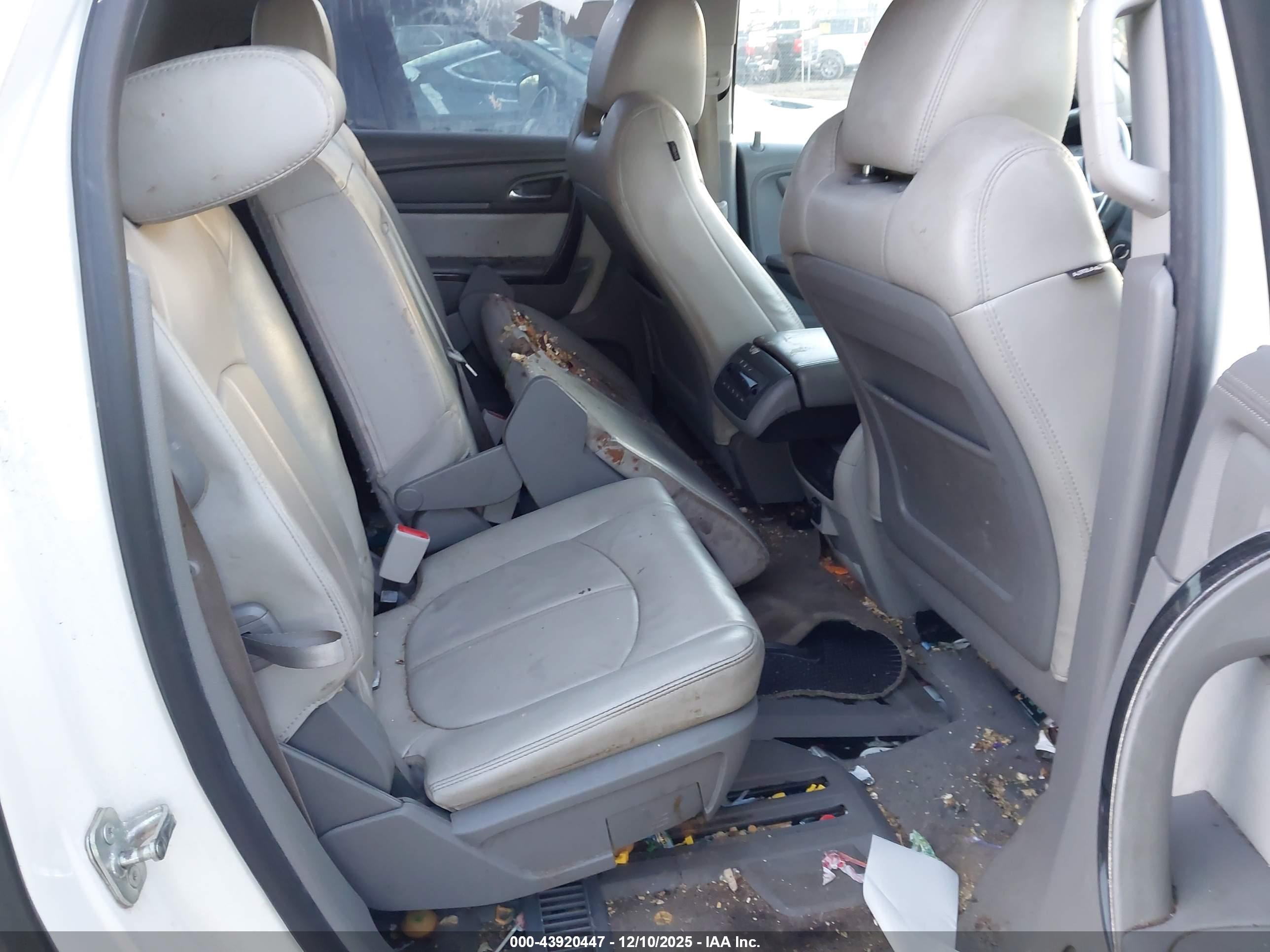 GMC ACADIA image 8