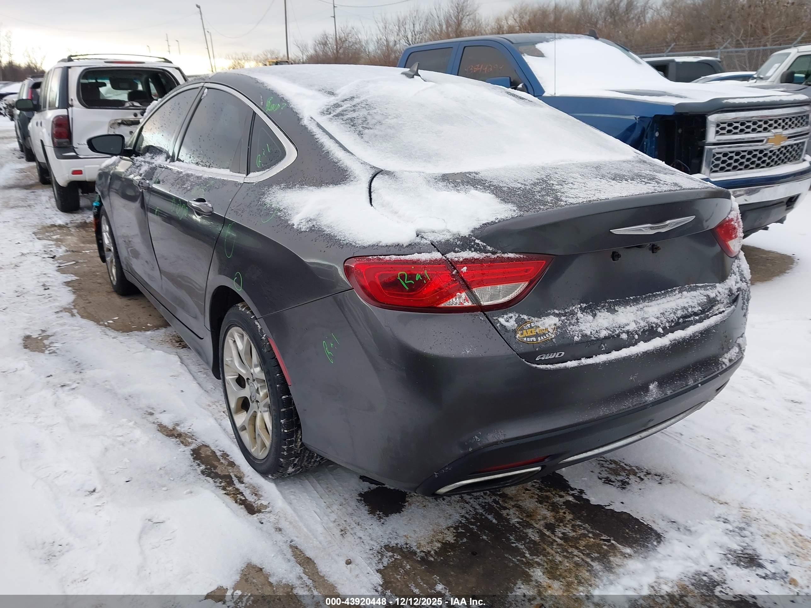 CHRYSLER 200 image 3