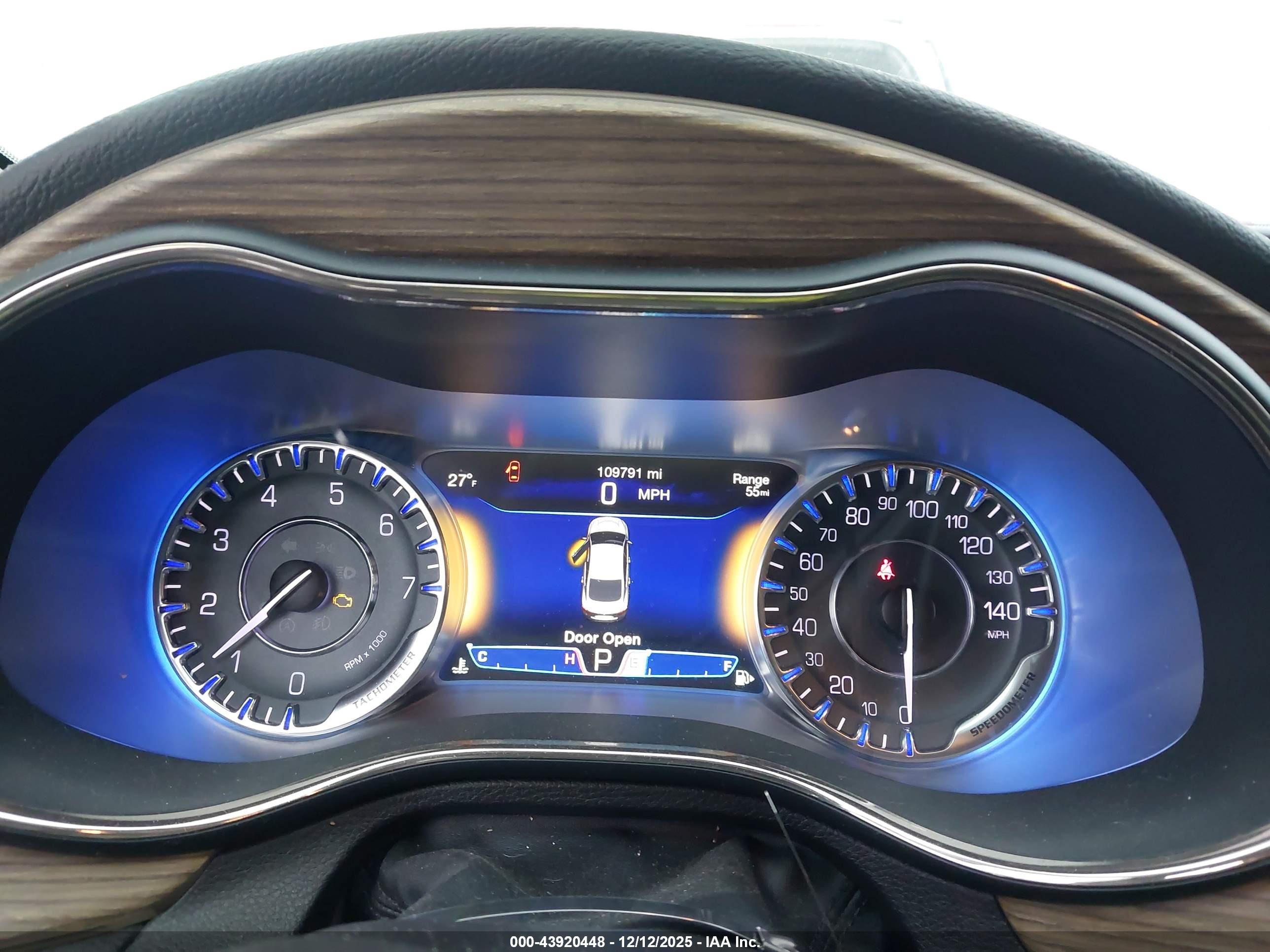 CHRYSLER 200 image 7