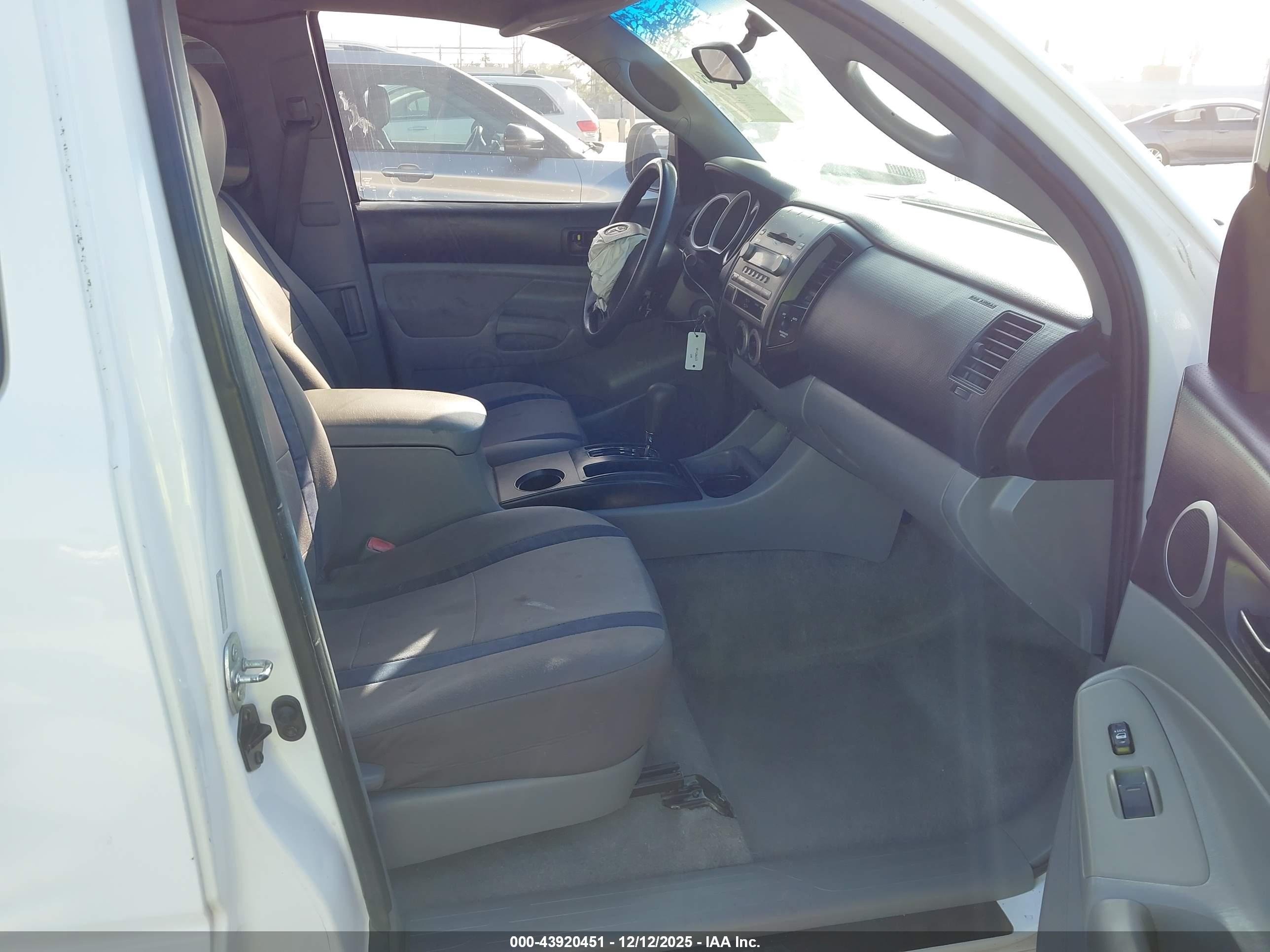 TOYOTA TACOMA image 5