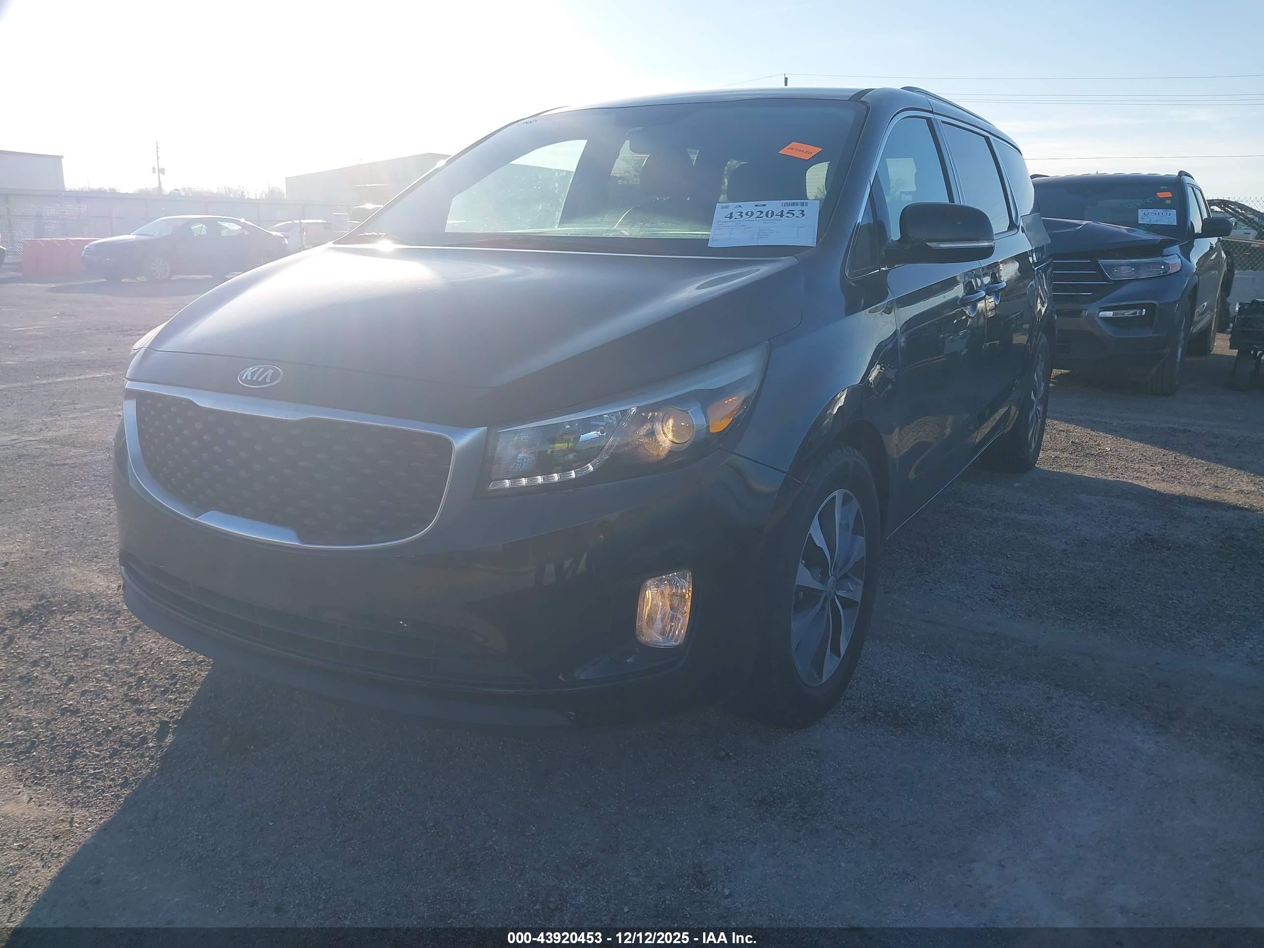 KIA SEDONA image 2