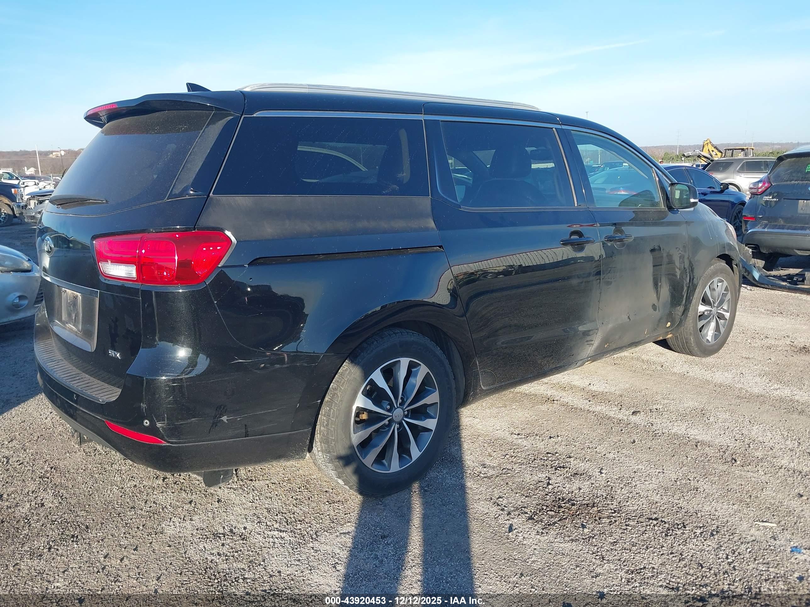 KIA SEDONA image 4