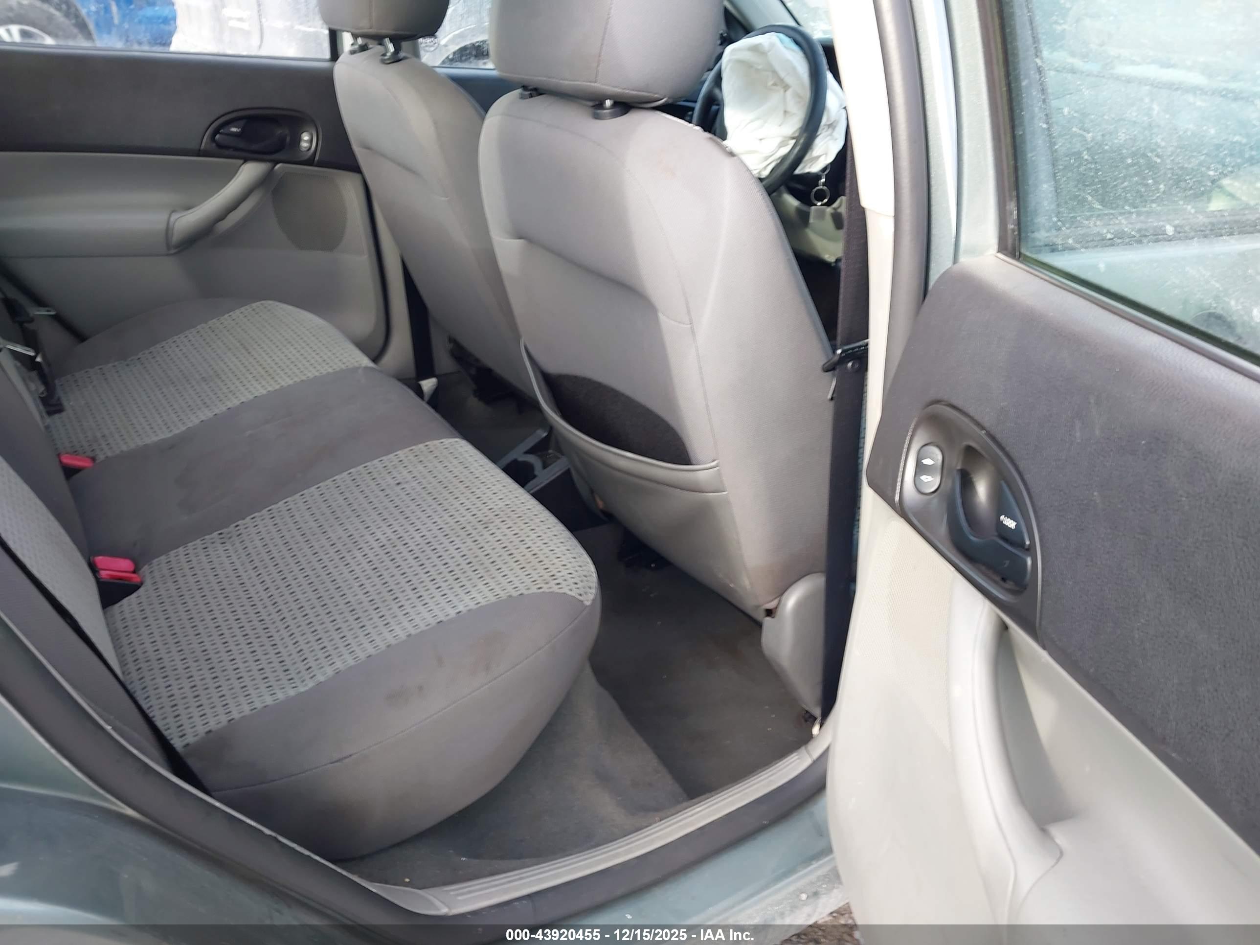 FORD FOCUS image 8