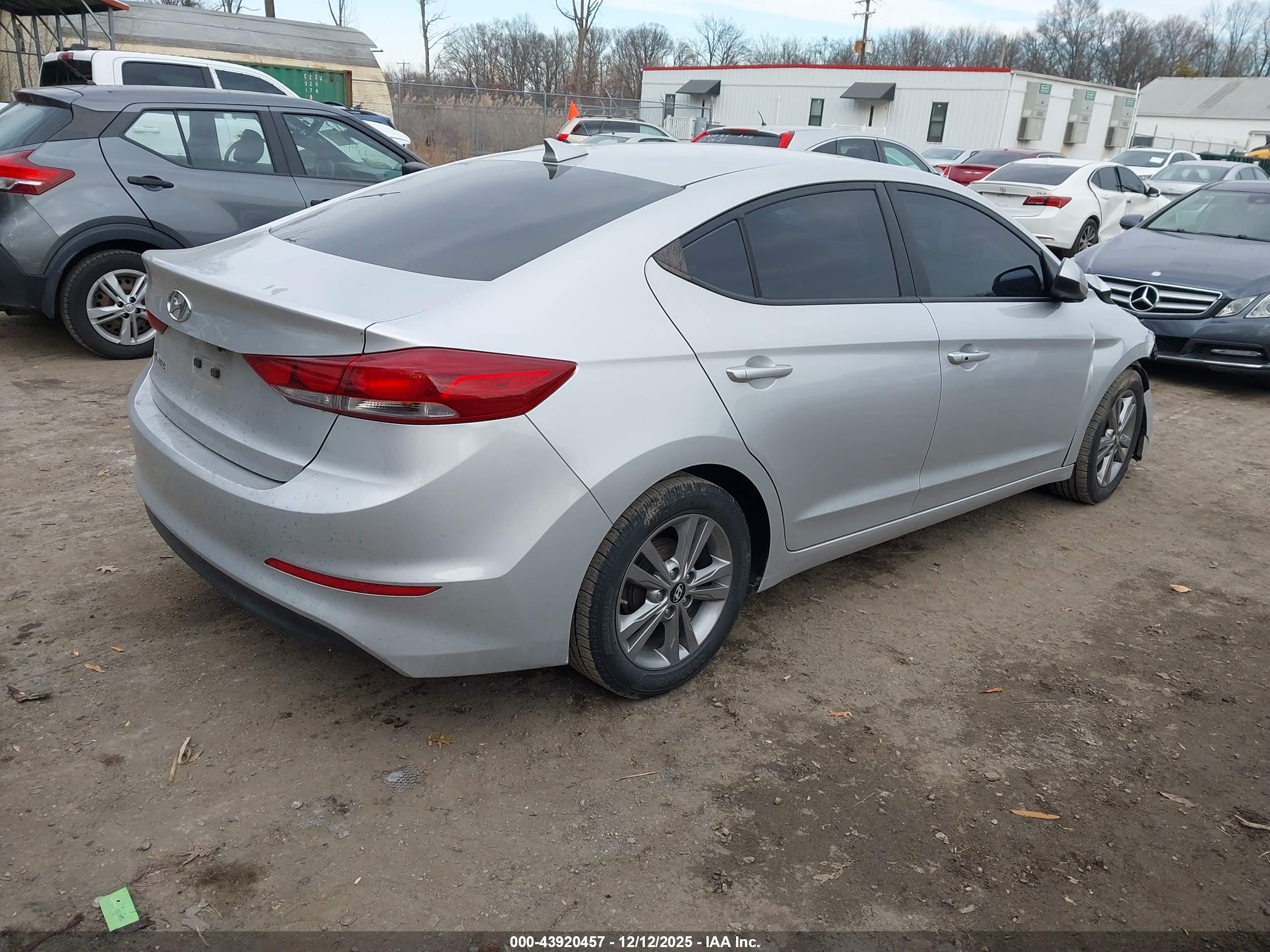 HYUNDAI ELANTRA image 4
