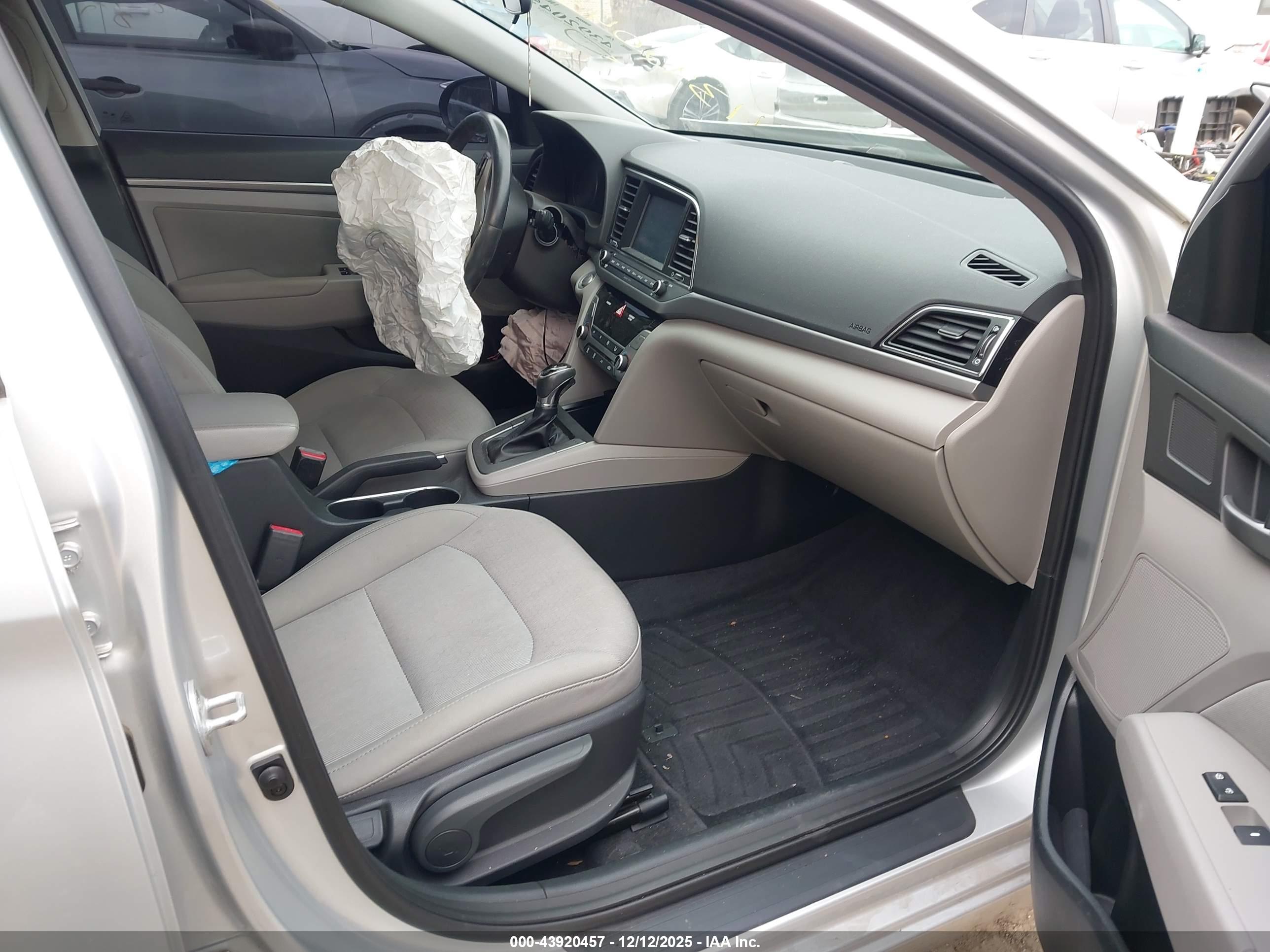 HYUNDAI ELANTRA image 5