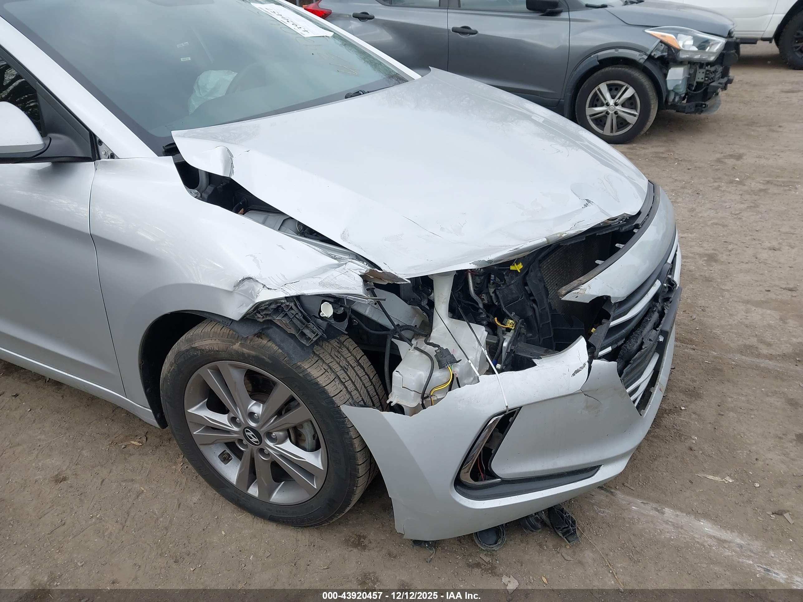 HYUNDAI ELANTRA image 6