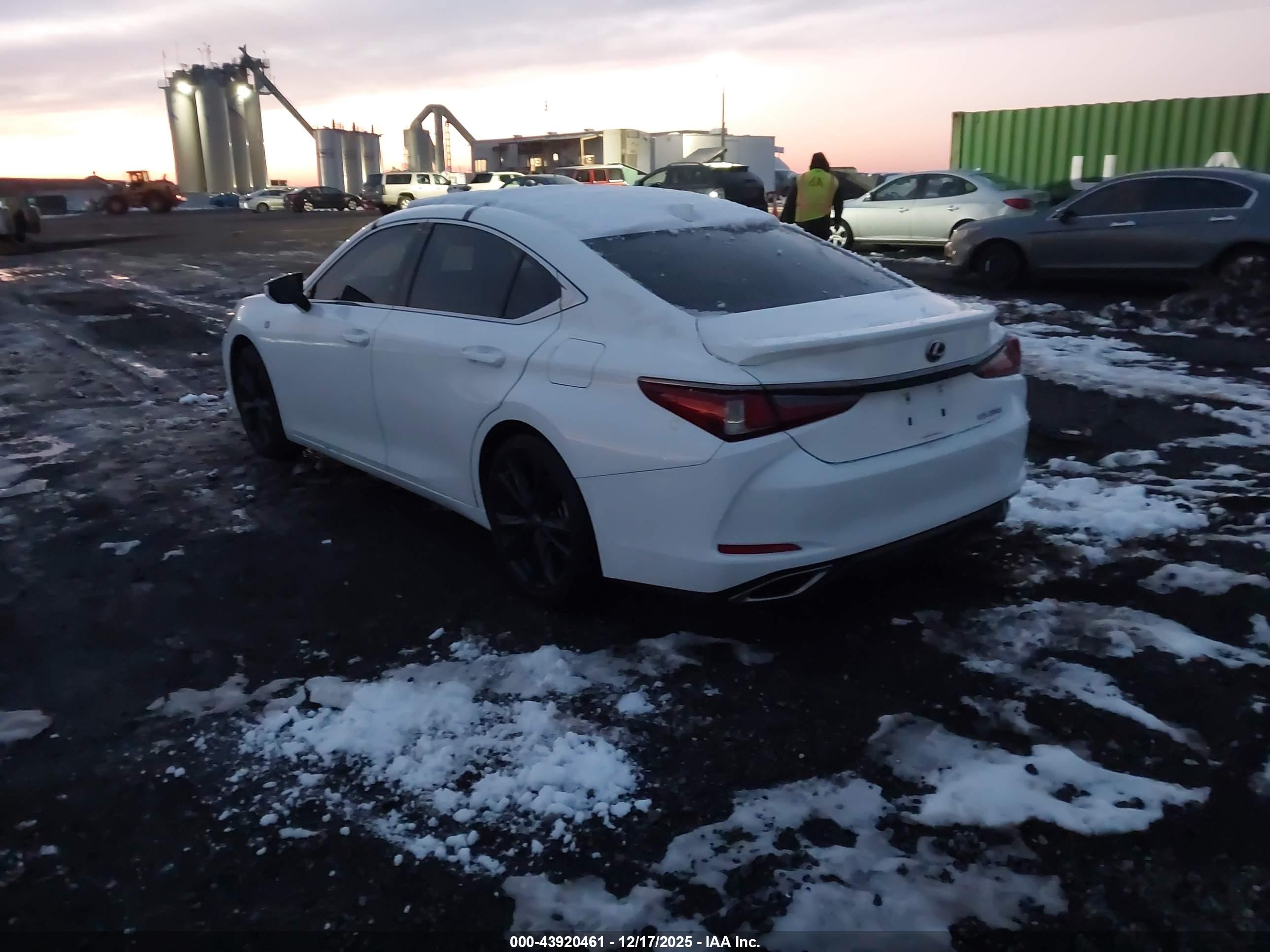 LEXUS ES image 3