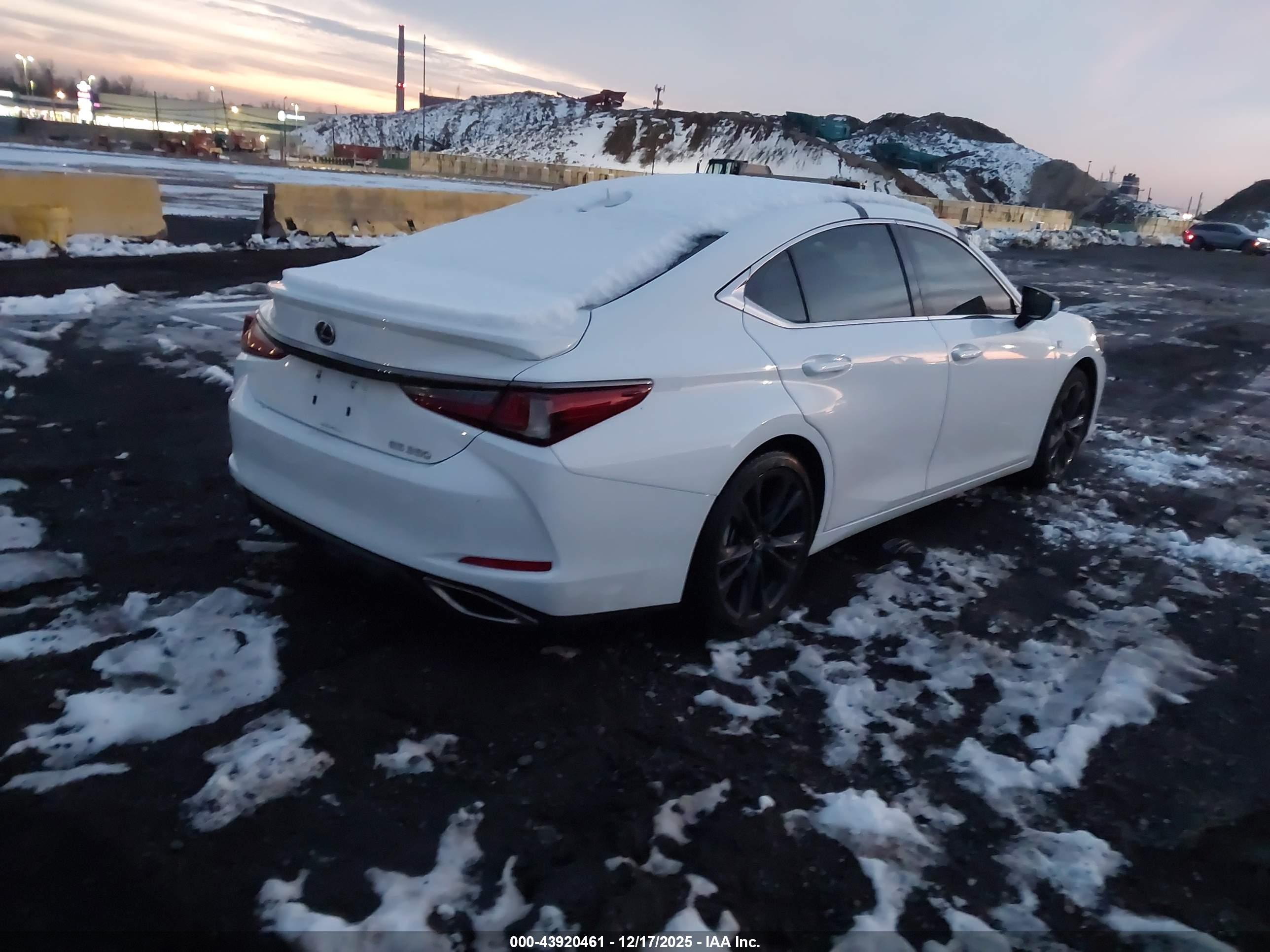 LEXUS ES image 4