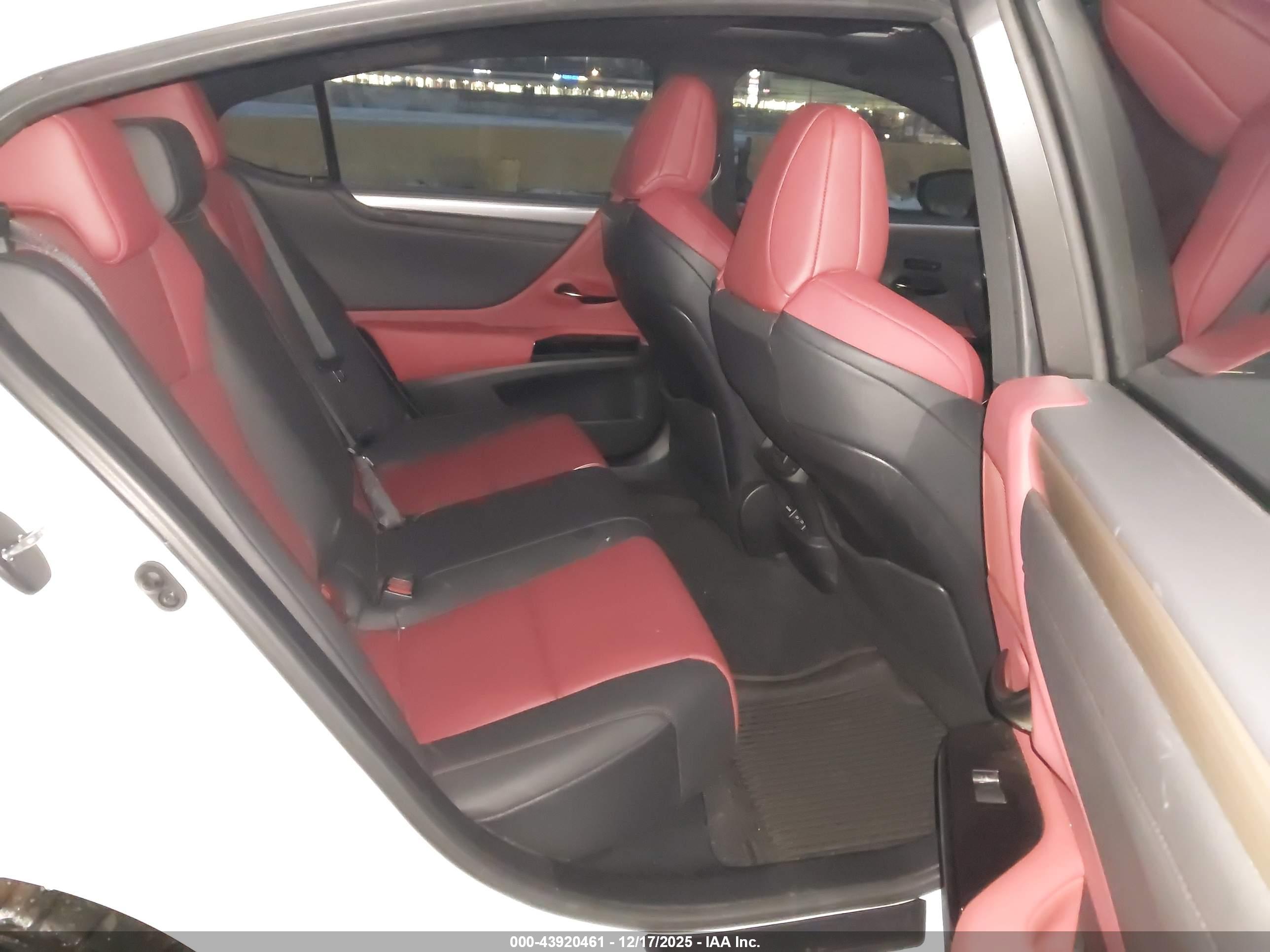 LEXUS ES image 8
