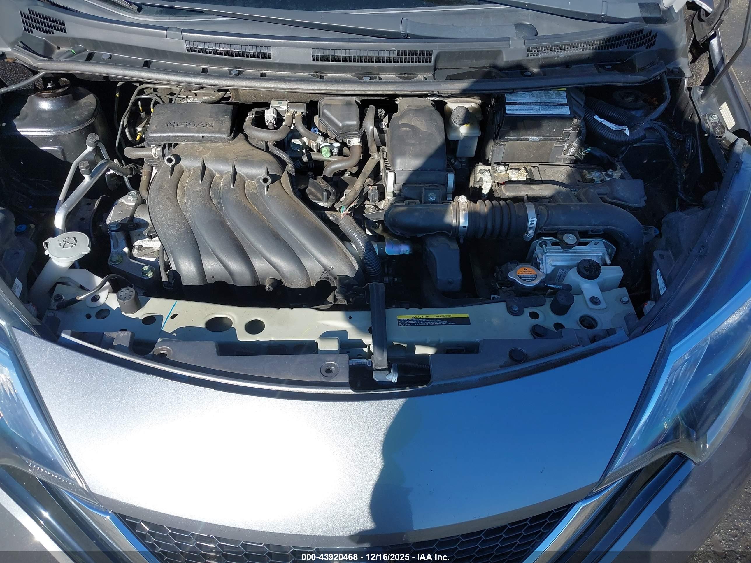 NISSAN VERSA image 10