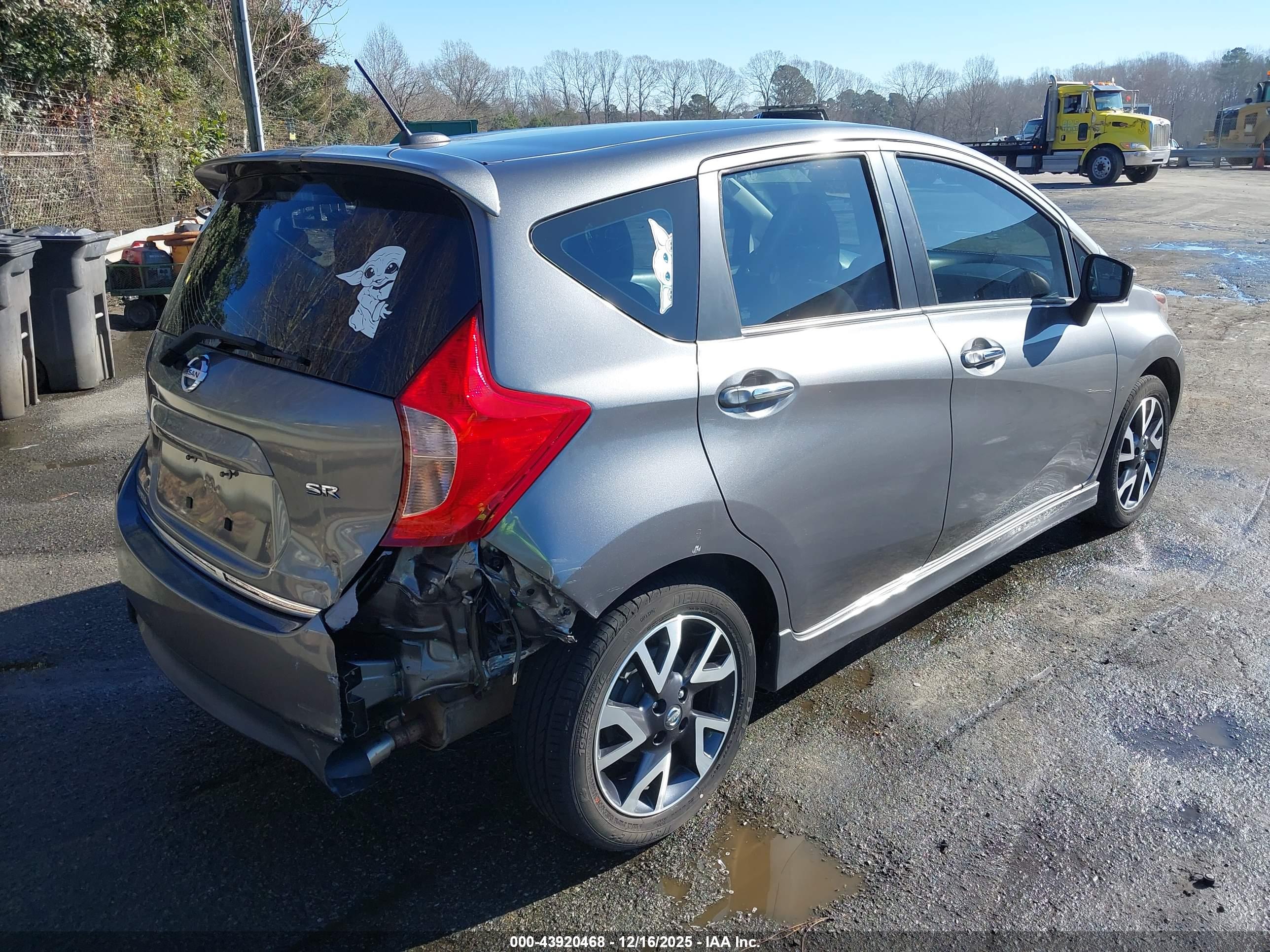 NISSAN VERSA image 4