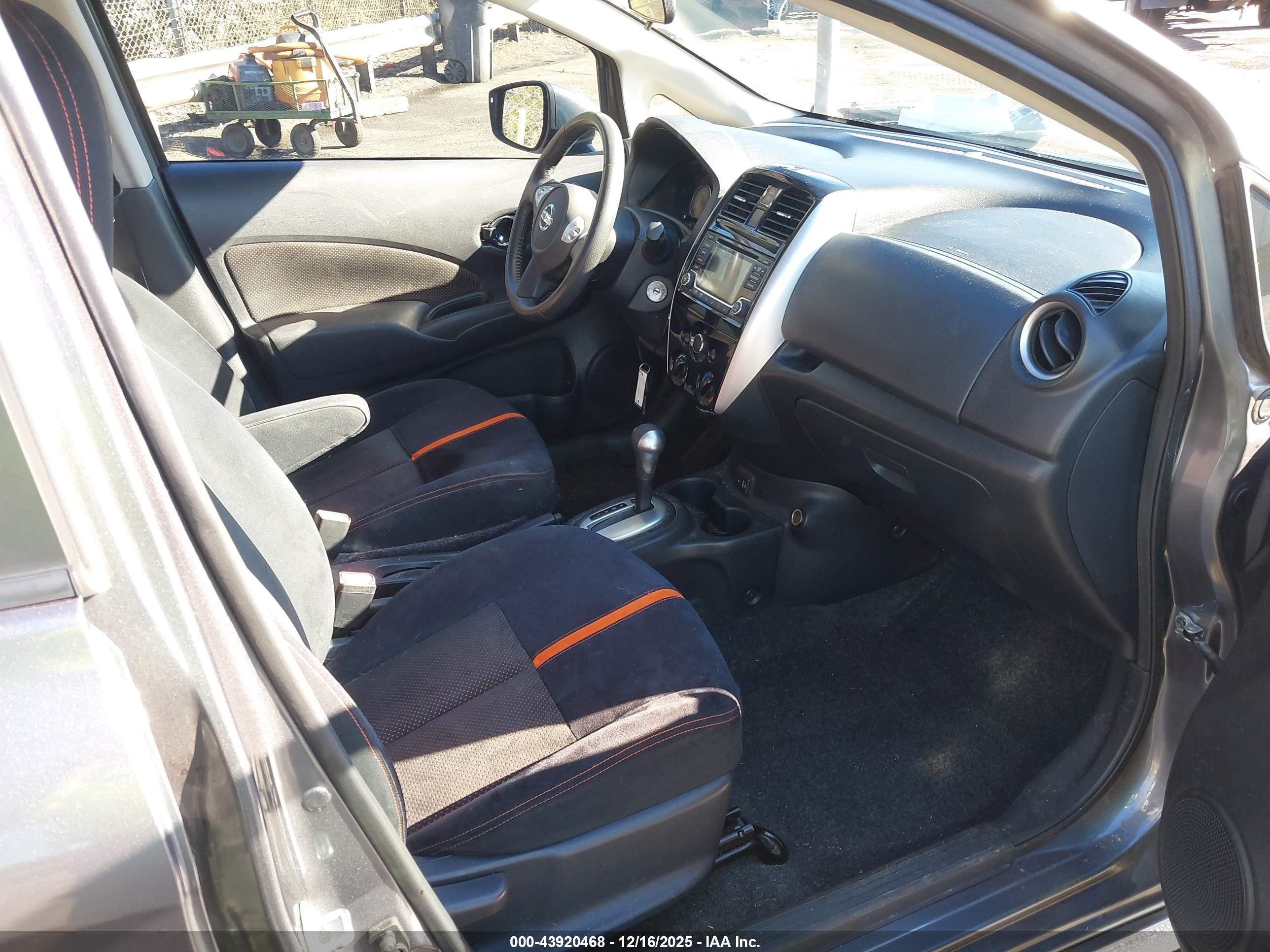 NISSAN VERSA image 5