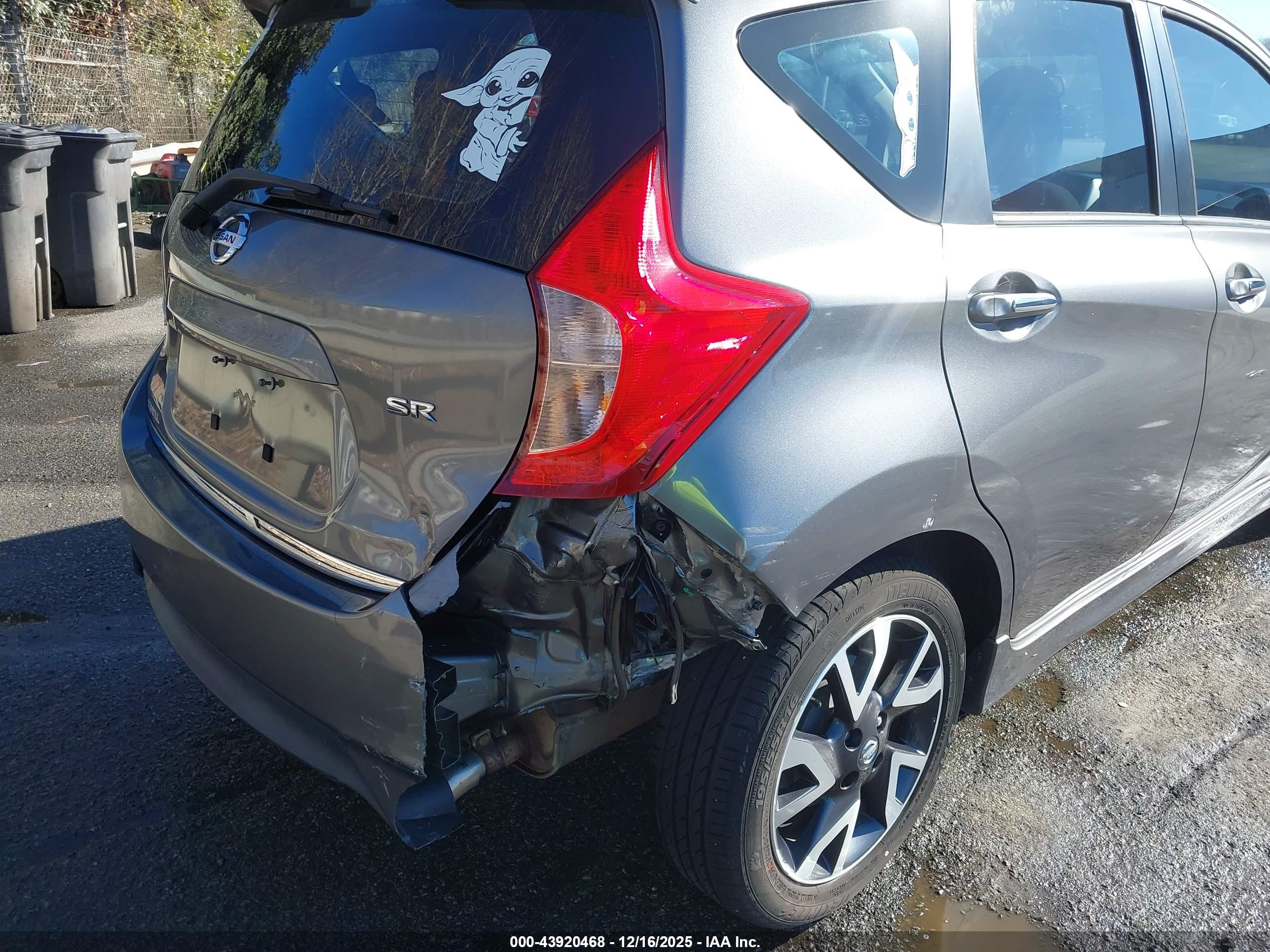 NISSAN VERSA image 6