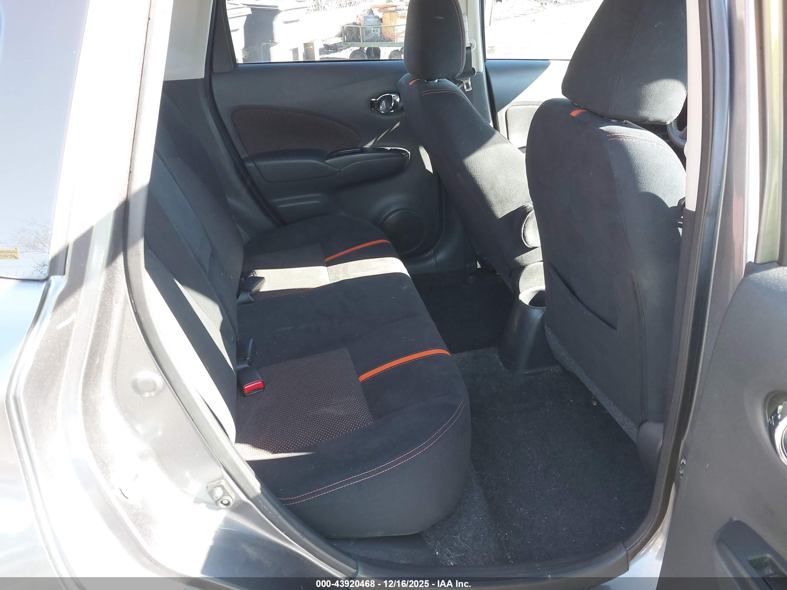 NISSAN VERSA image 8
