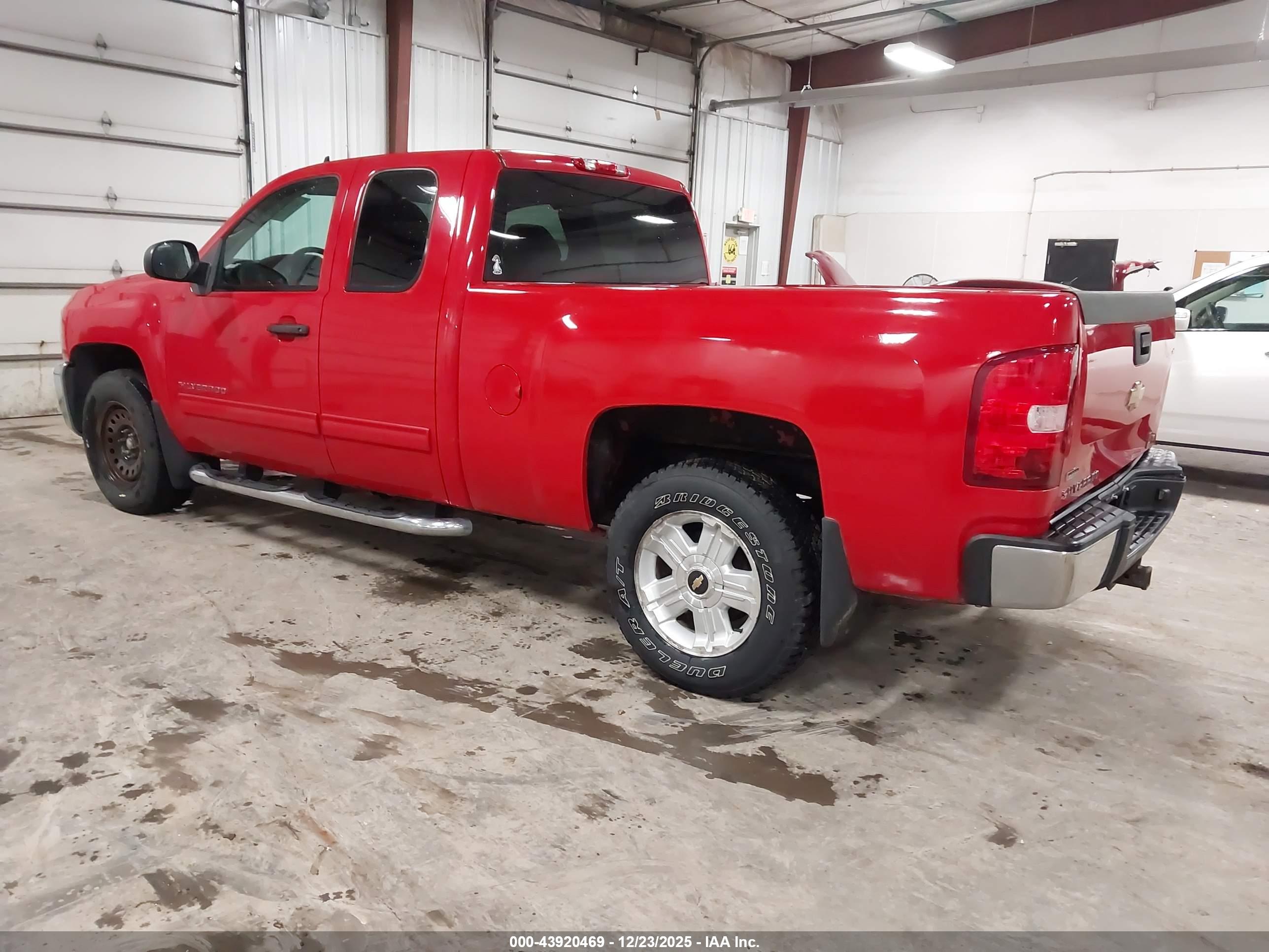 CHEVROLET SILVERADO image 3