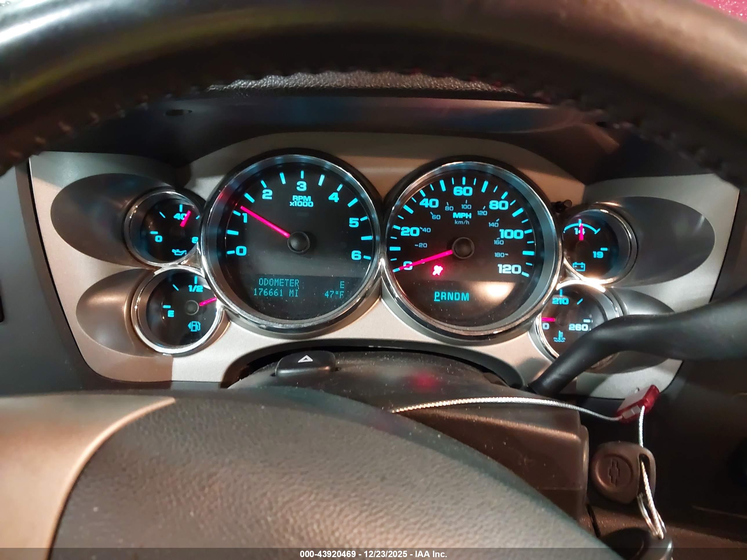CHEVROLET SILVERADO image 7
